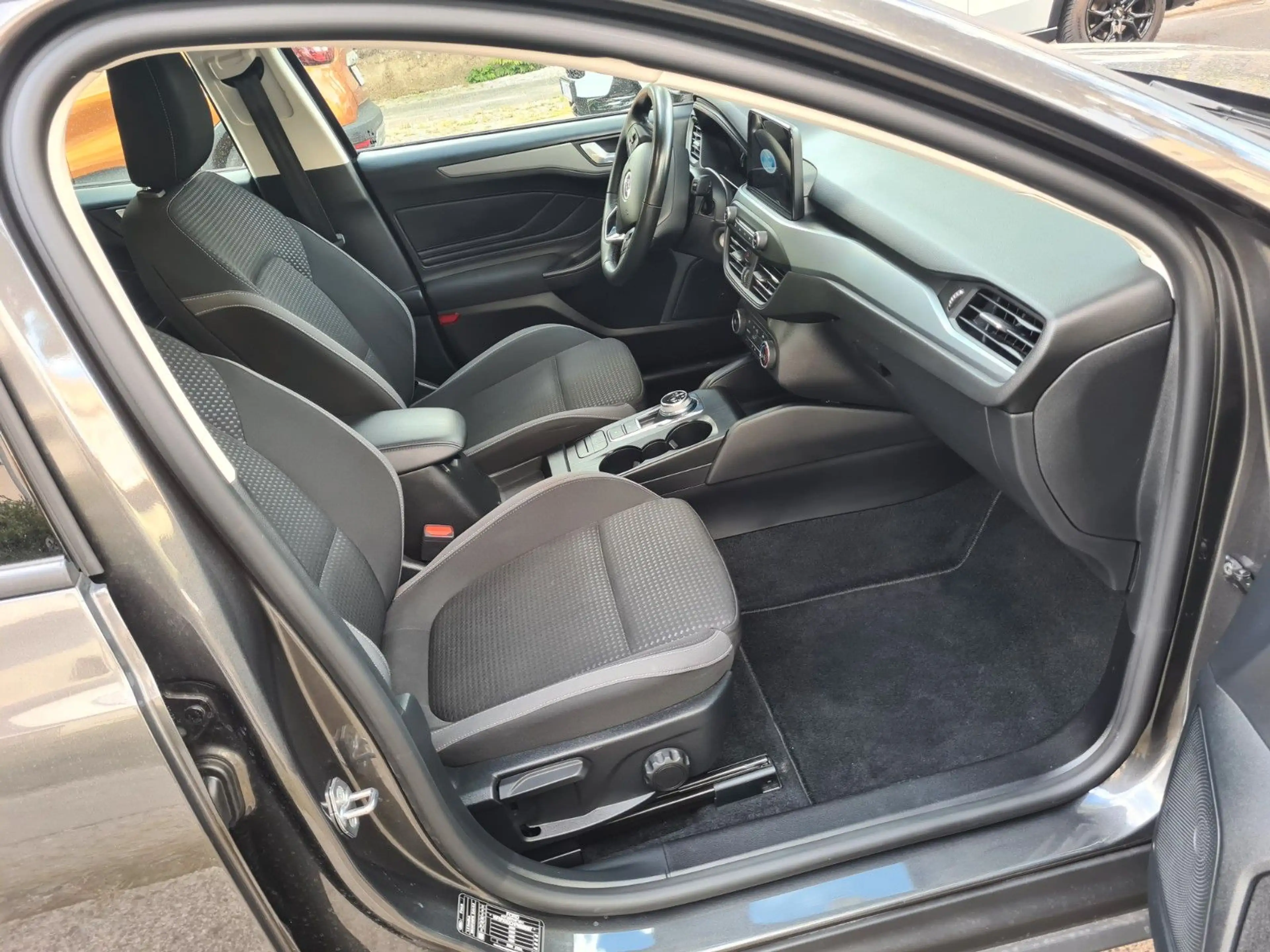 Ford Focus Turnier 1.5 88KW WINTERPAKET/KAMERA V+H — photo 3