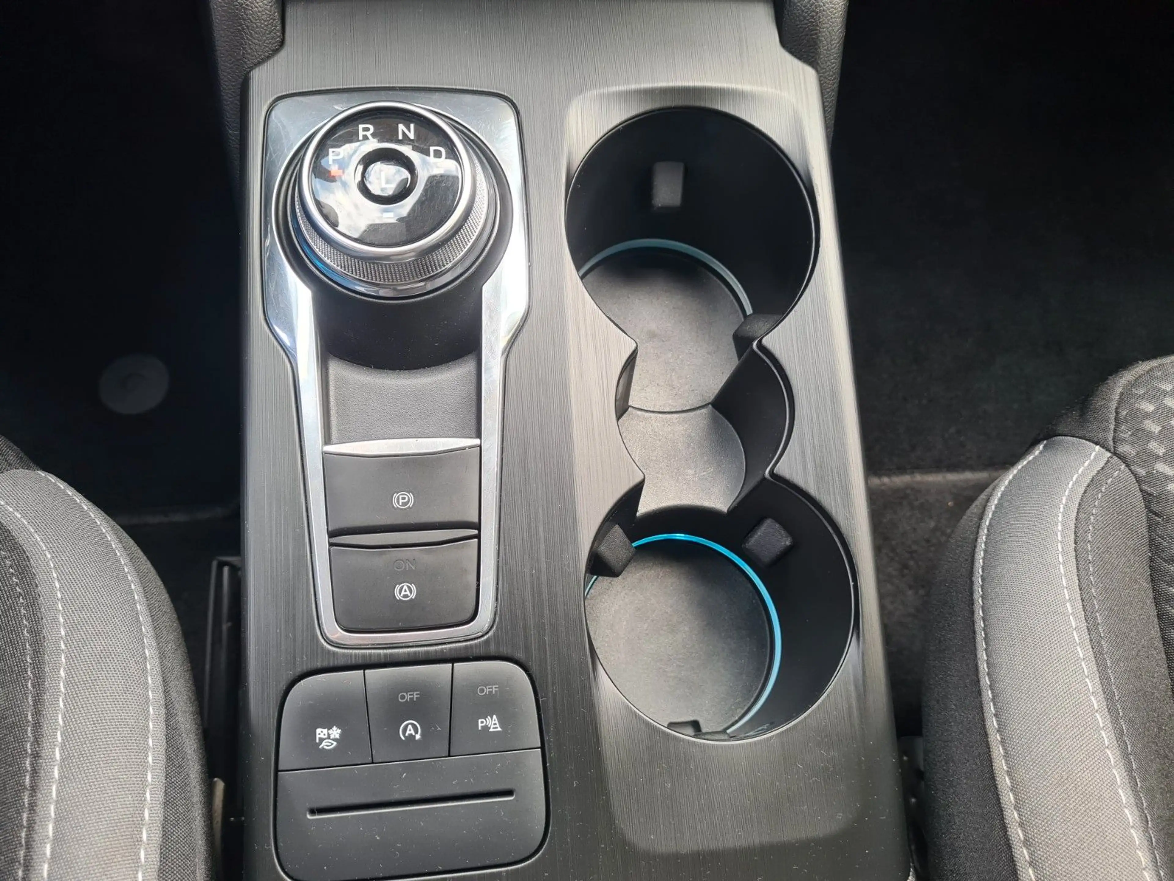 Ford Focus Turnier 1.5 88KW WINTERPAKET/KAMERA V+H — photo 10