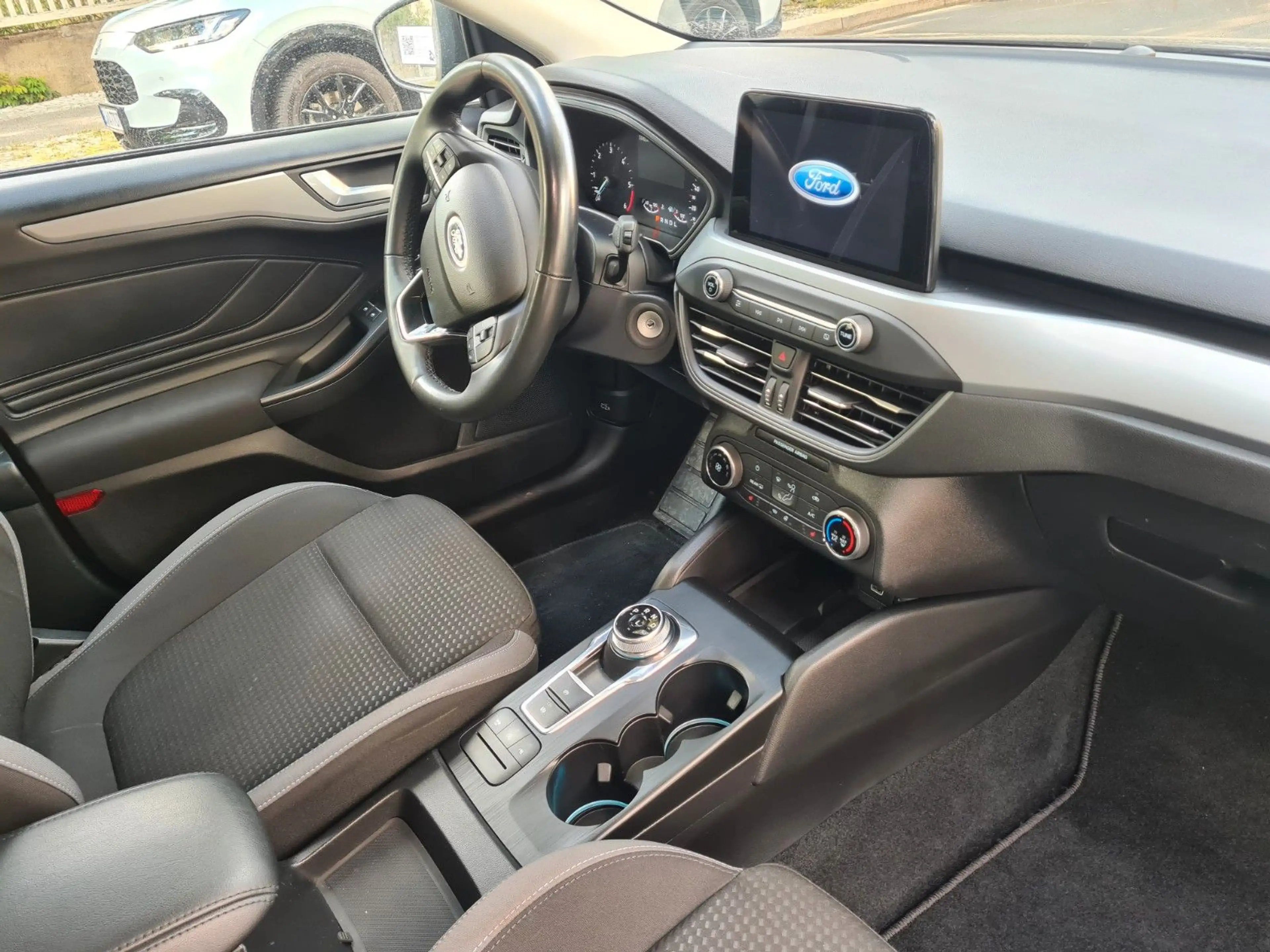 Ford Focus Turnier 1.5 88KW WINTERPAKET/KAMERA V+H — photo 4