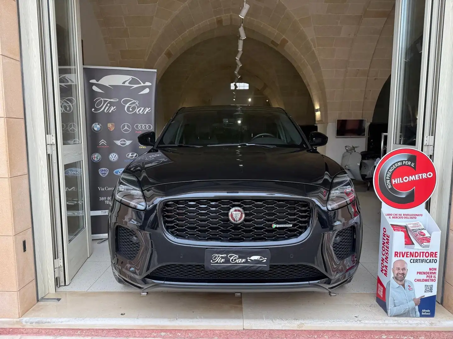 Jaguar E-Pace E-Pace 2.0d i4 mhev R-Dynamic Black awd 204cv auto Nero - 2