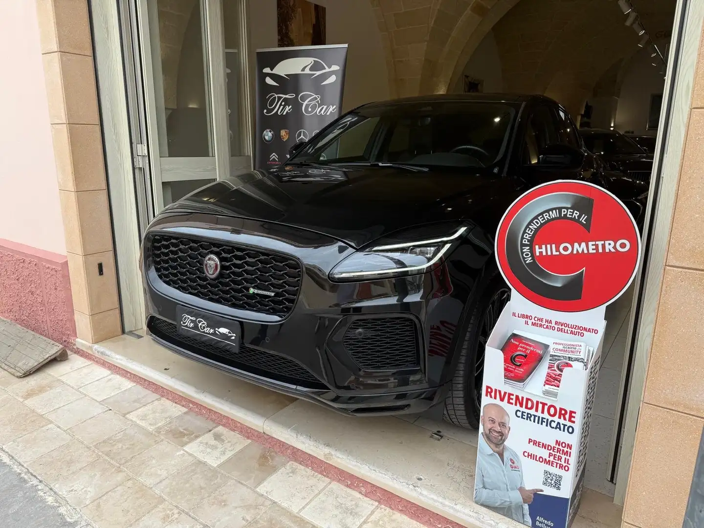 Jaguar E-Pace E-Pace 2.0d i4 mhev R-Dynamic Black awd 204cv auto Nero - 1