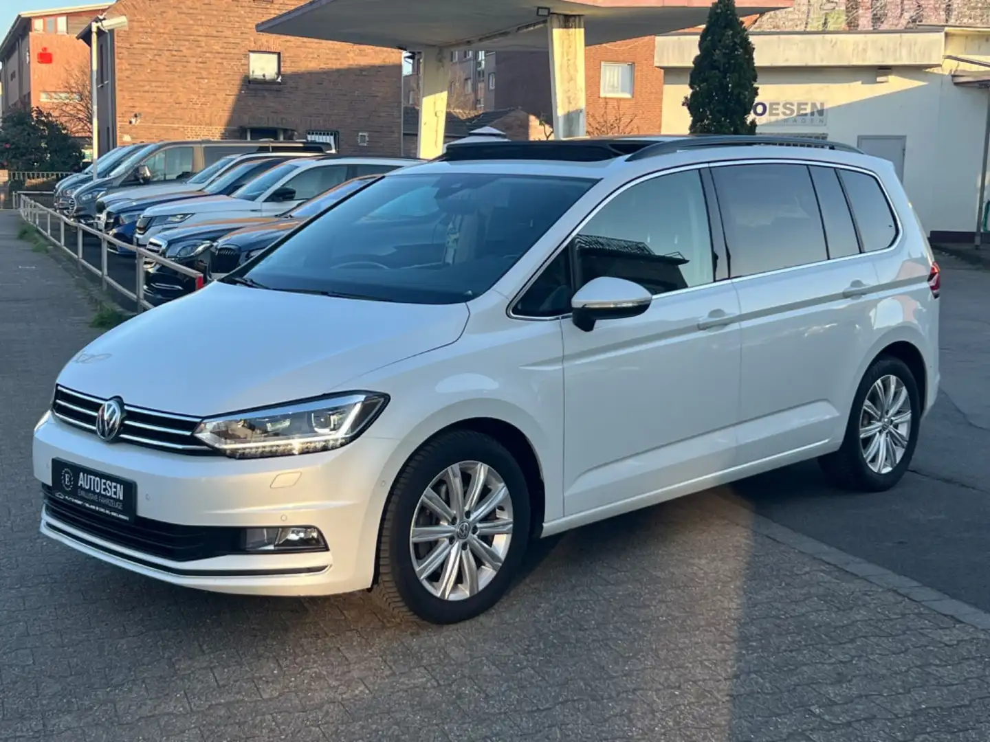 Volkswagen Touran 2.0 TDI Highline+PANO+KAMERA+STANDHEIZUNG Weiß - 1