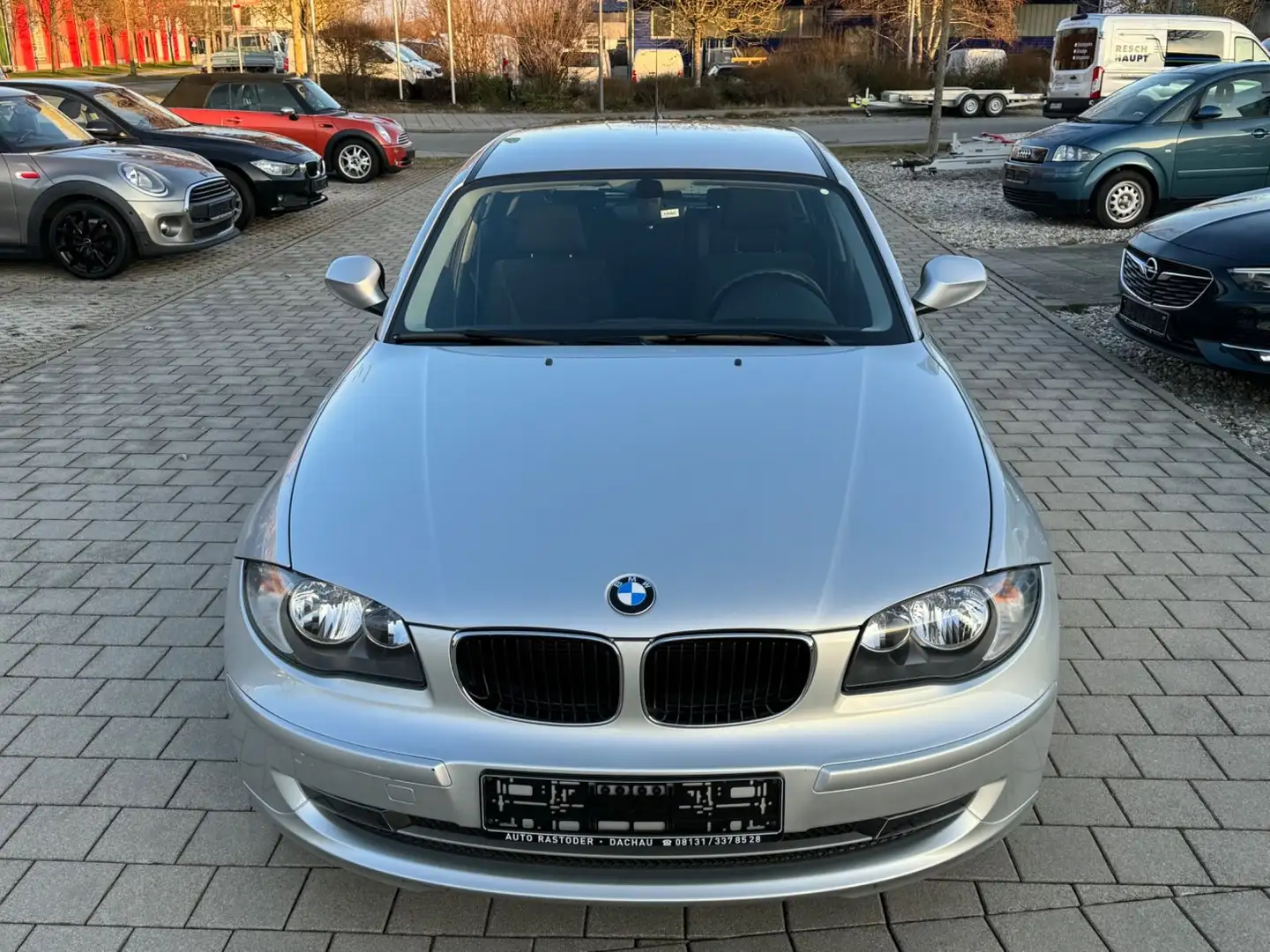 BMW 116 i 5-Türer Klima SHZ Euro5 1-Hand Silber - 2