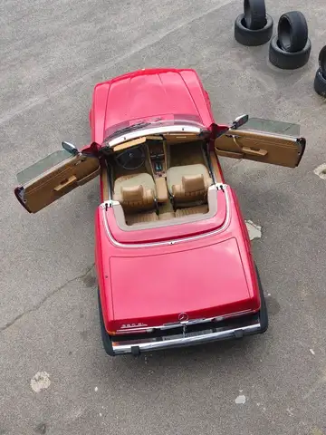 Mercedes-Benz SL 380 R107