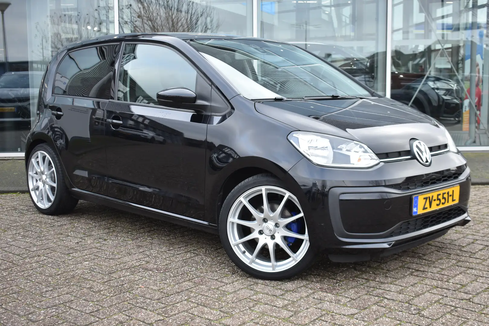 Volkswagen up! 1.0 MPI 60PK | DEALER ONDERHOUDEN | CRUISE CONTROL Zwart - 2