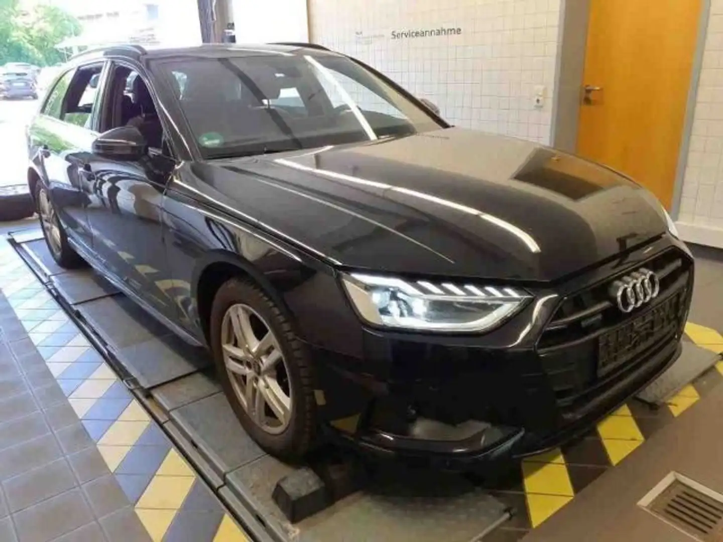 Audi A4 40 TFSI QU S-TR ADVAN. 5JG+LED+NAV+AHK Schwarz - 2