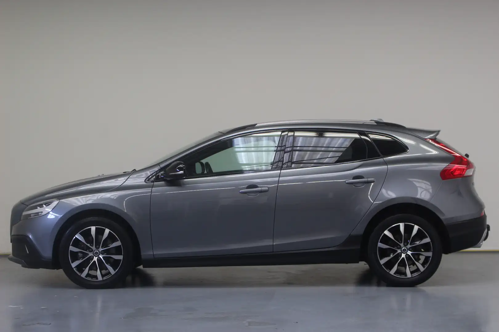 Volvo V40 Cross Country T3 Polar+ Luxury | Rijklaarprijs | Trekhaak | Grijs - 2