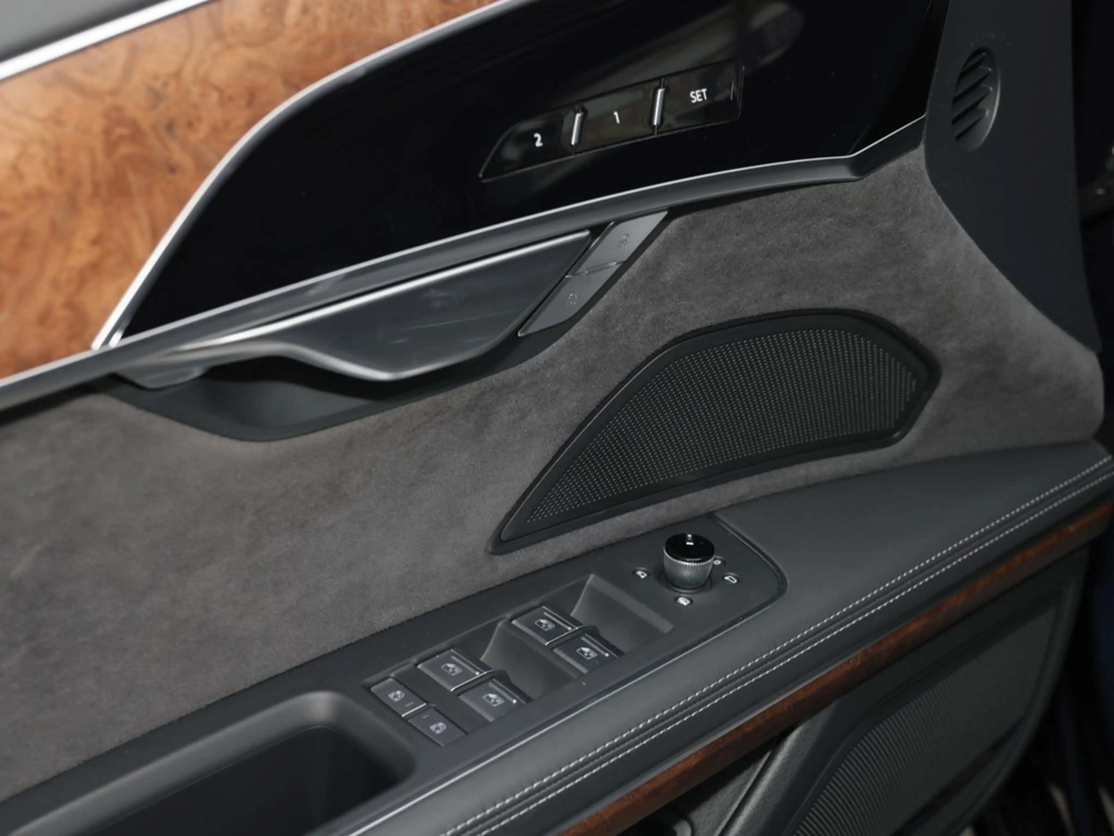 Audi S8 4.0 TFSI quattro — photo 9