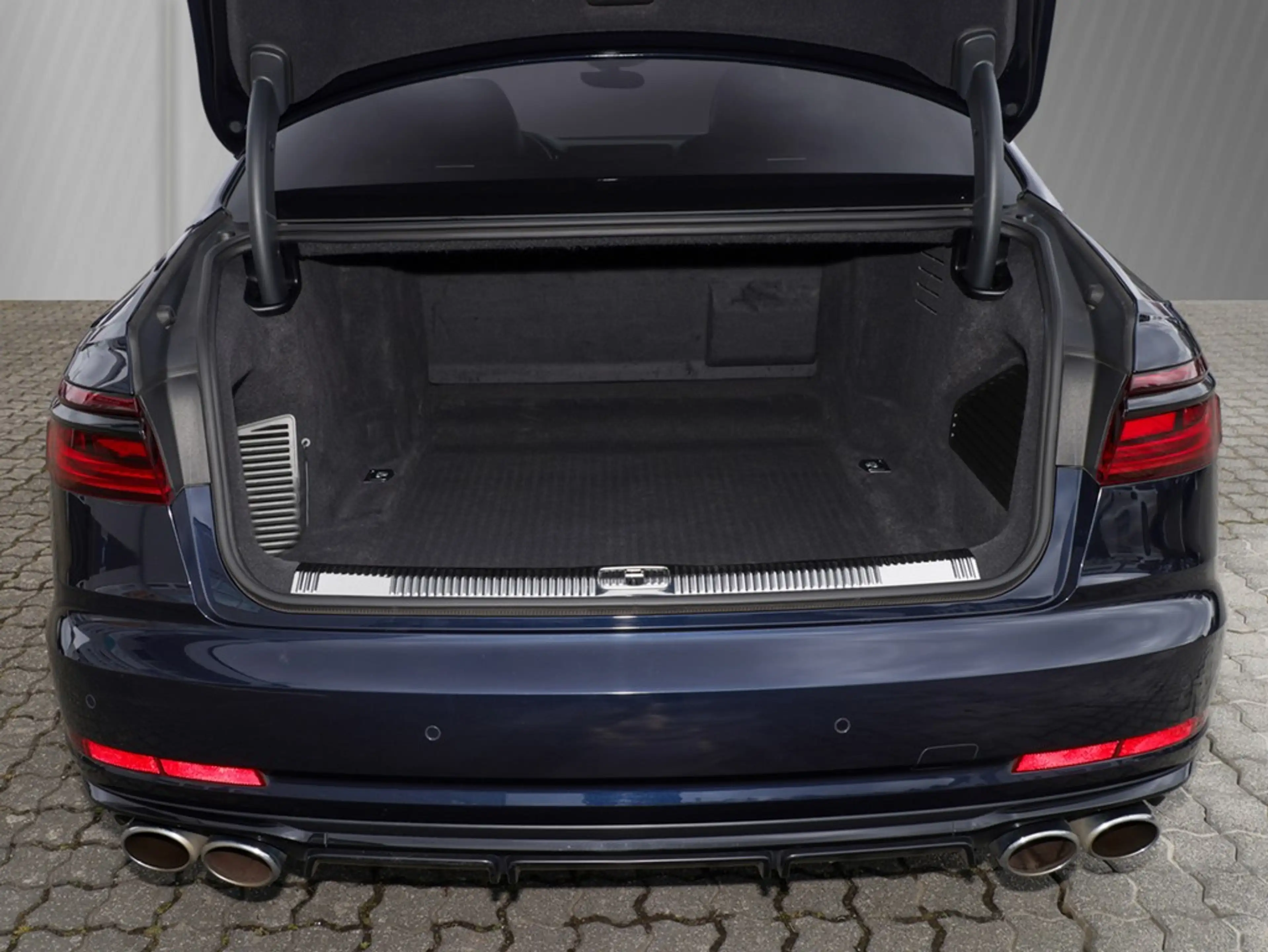Audi S8 4.0 TFSI quattro — photo 6