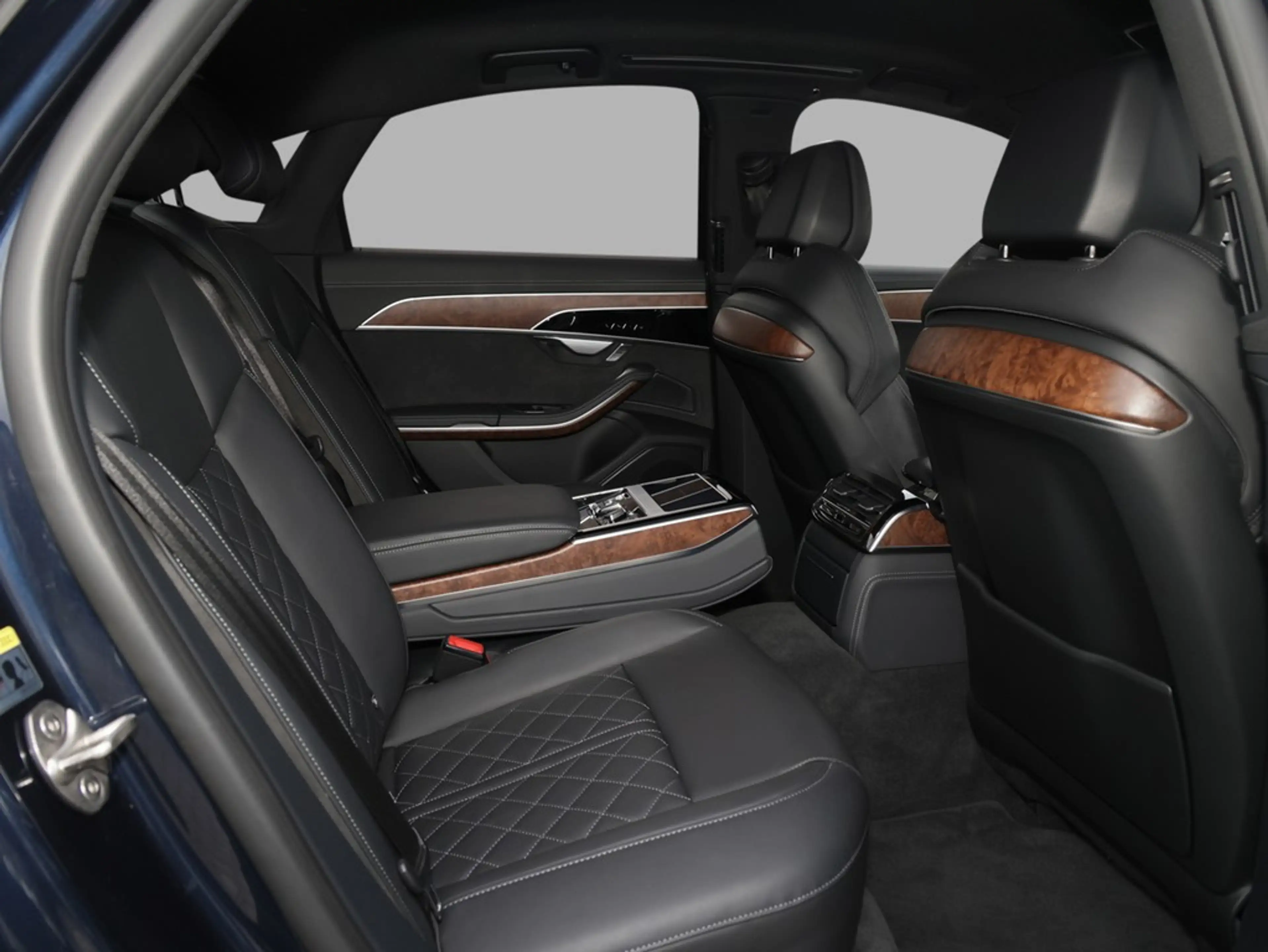 Audi S8 4.0 TFSI quattro — photo 13