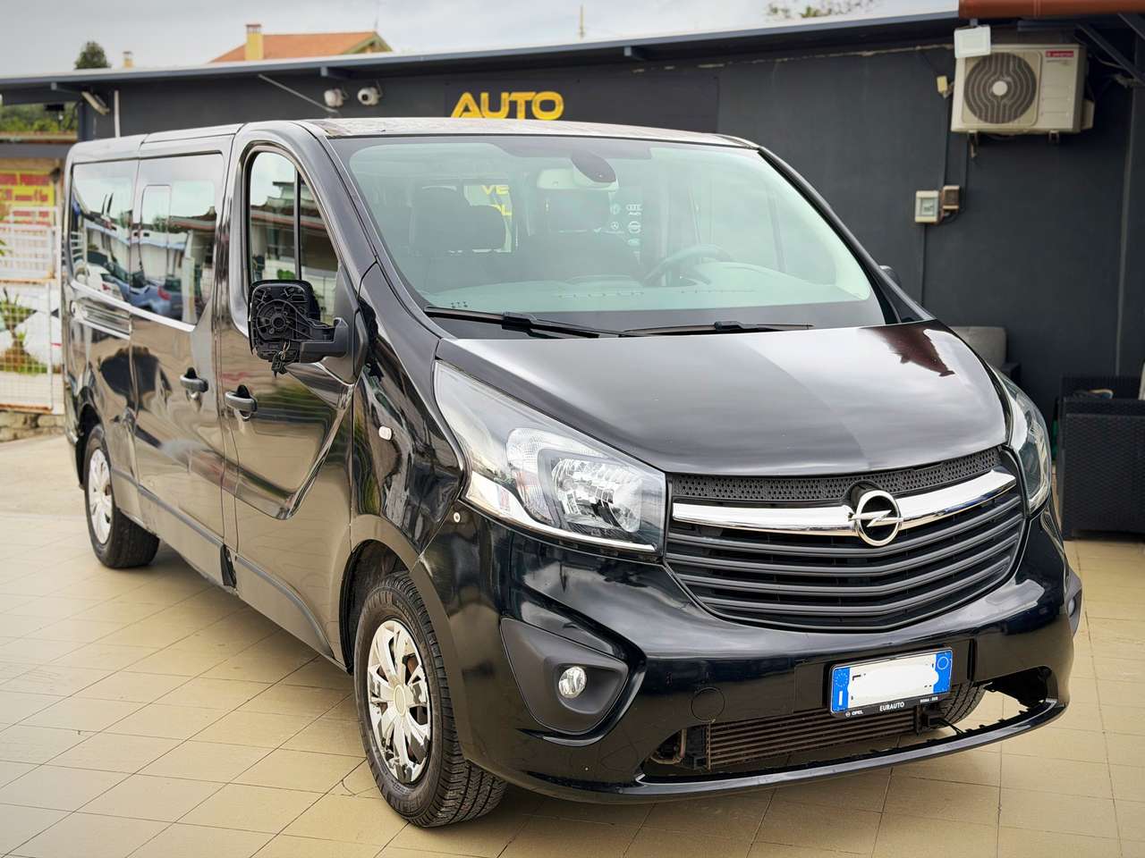 Opel Vivaro 8+1 Posti