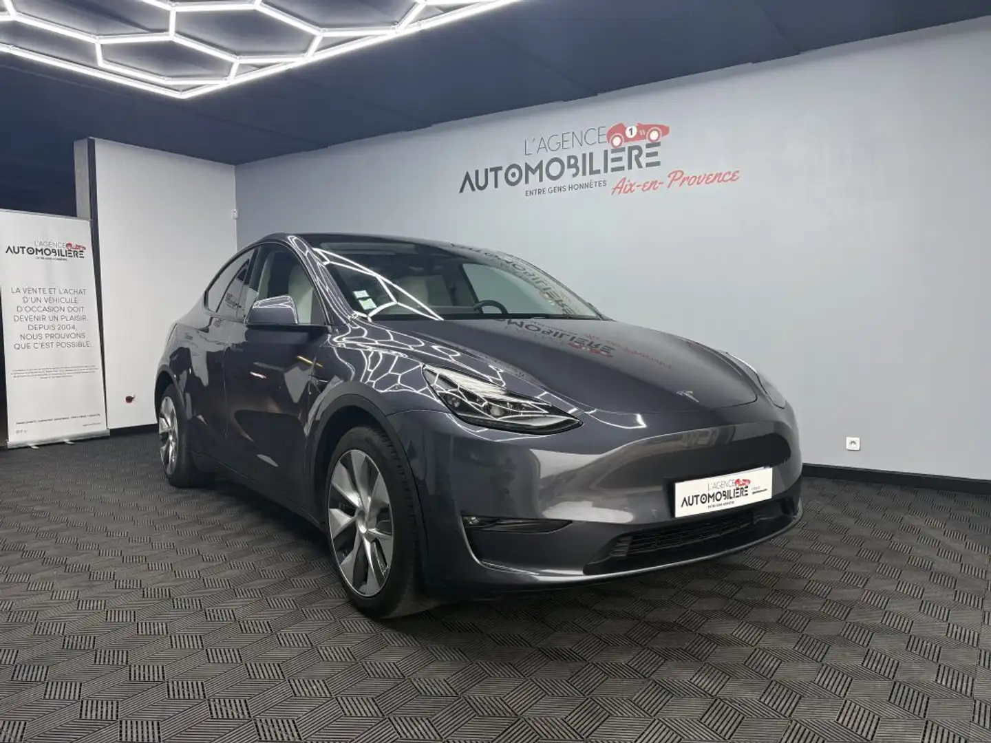 Tesla Model Y LONG RANGE AWD 514 CV - SOH 90% Grau - 1