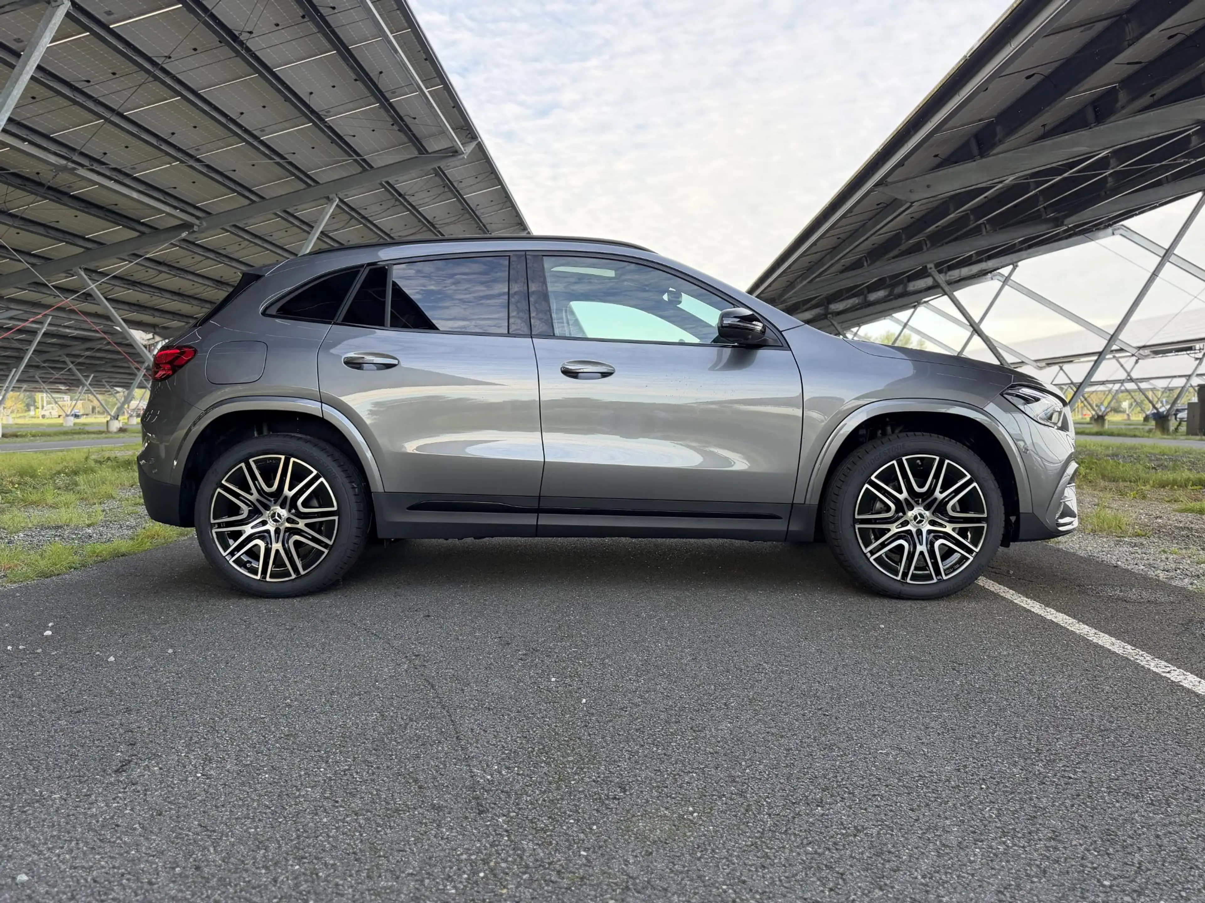 Mercedes-Benz GLA 250 e 140 Years Edition | AMG line | Night | Panoramad — photo 4