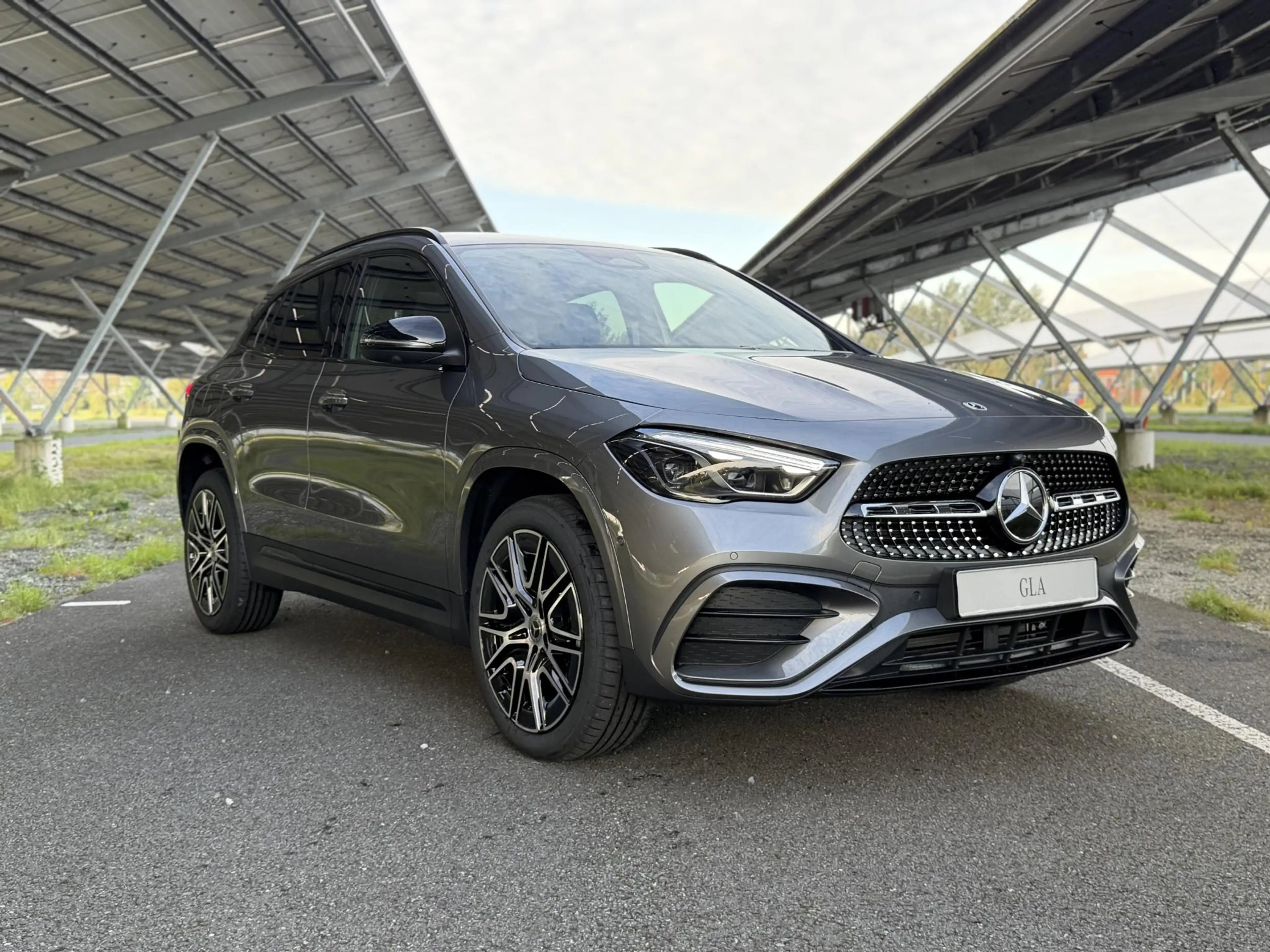 Mercedes-Benz GLA 250 e 140 Years Edition | AMG line | Night | Panoramad — photo 3