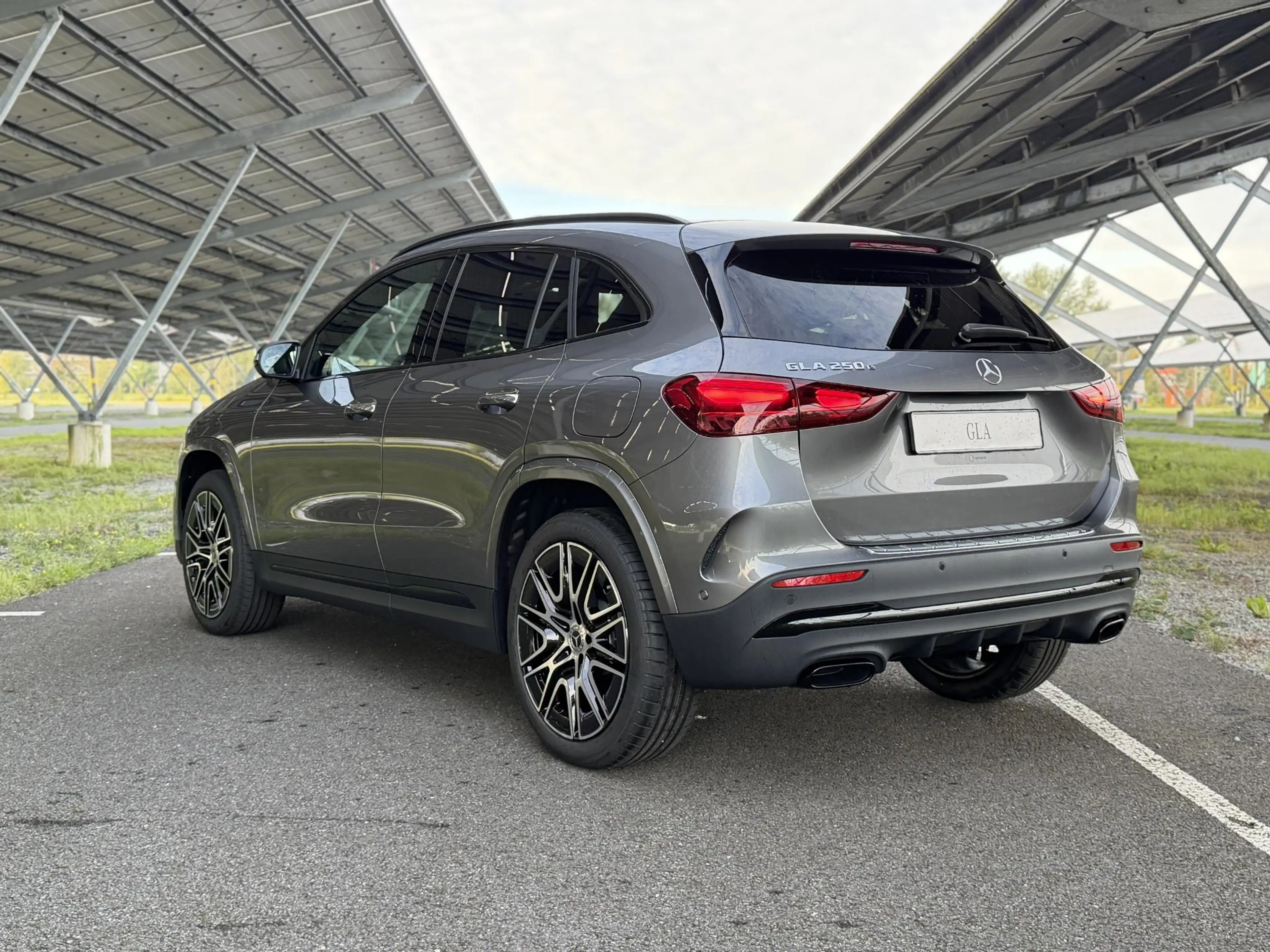 Mercedes-Benz GLA 250 e 140 Years Edition | AMG line | Night | Panoramad — photo 7