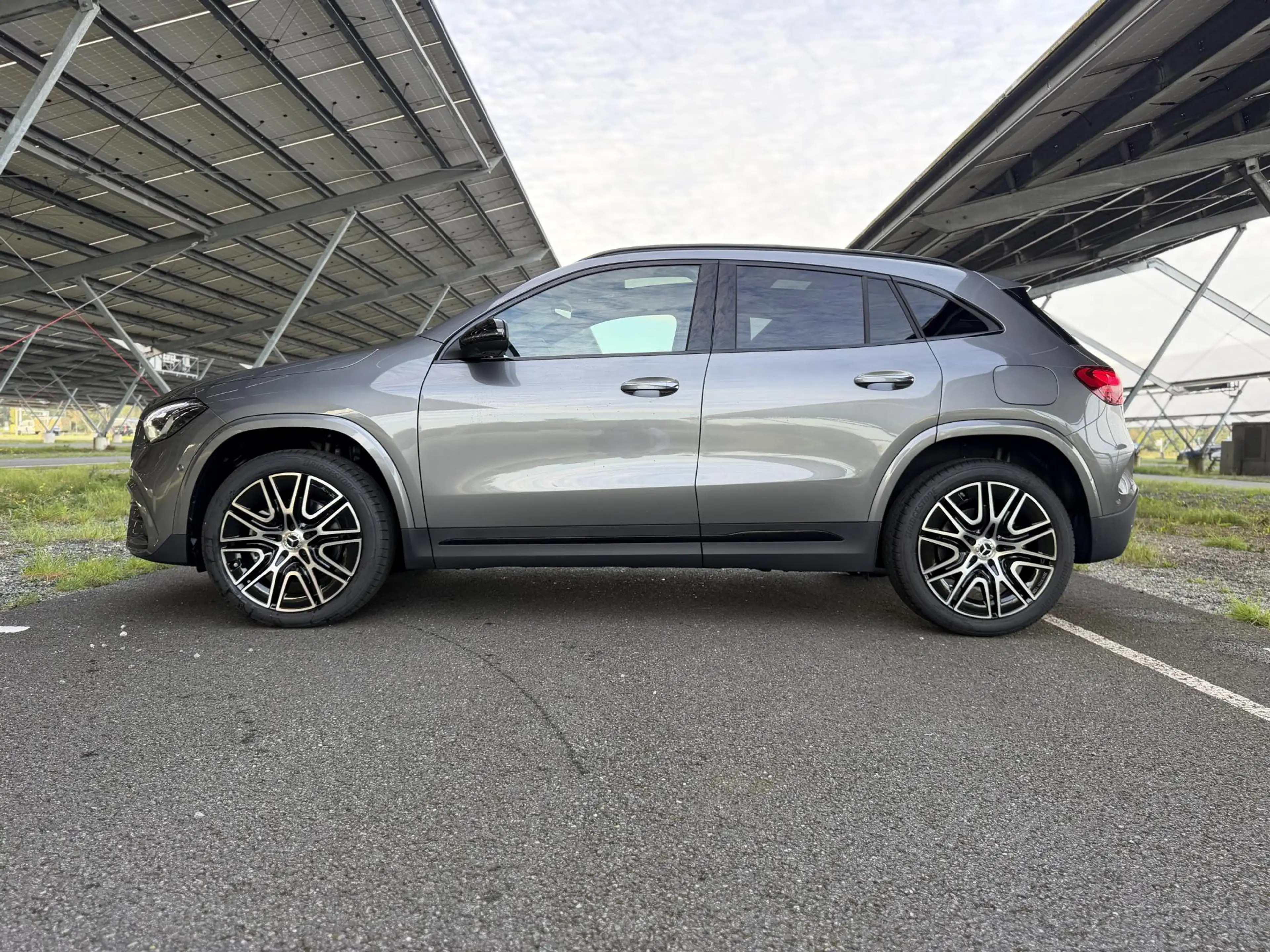 Mercedes-Benz GLA 250 e 140 Years Edition | AMG line | Night | Panoramad — photo 8