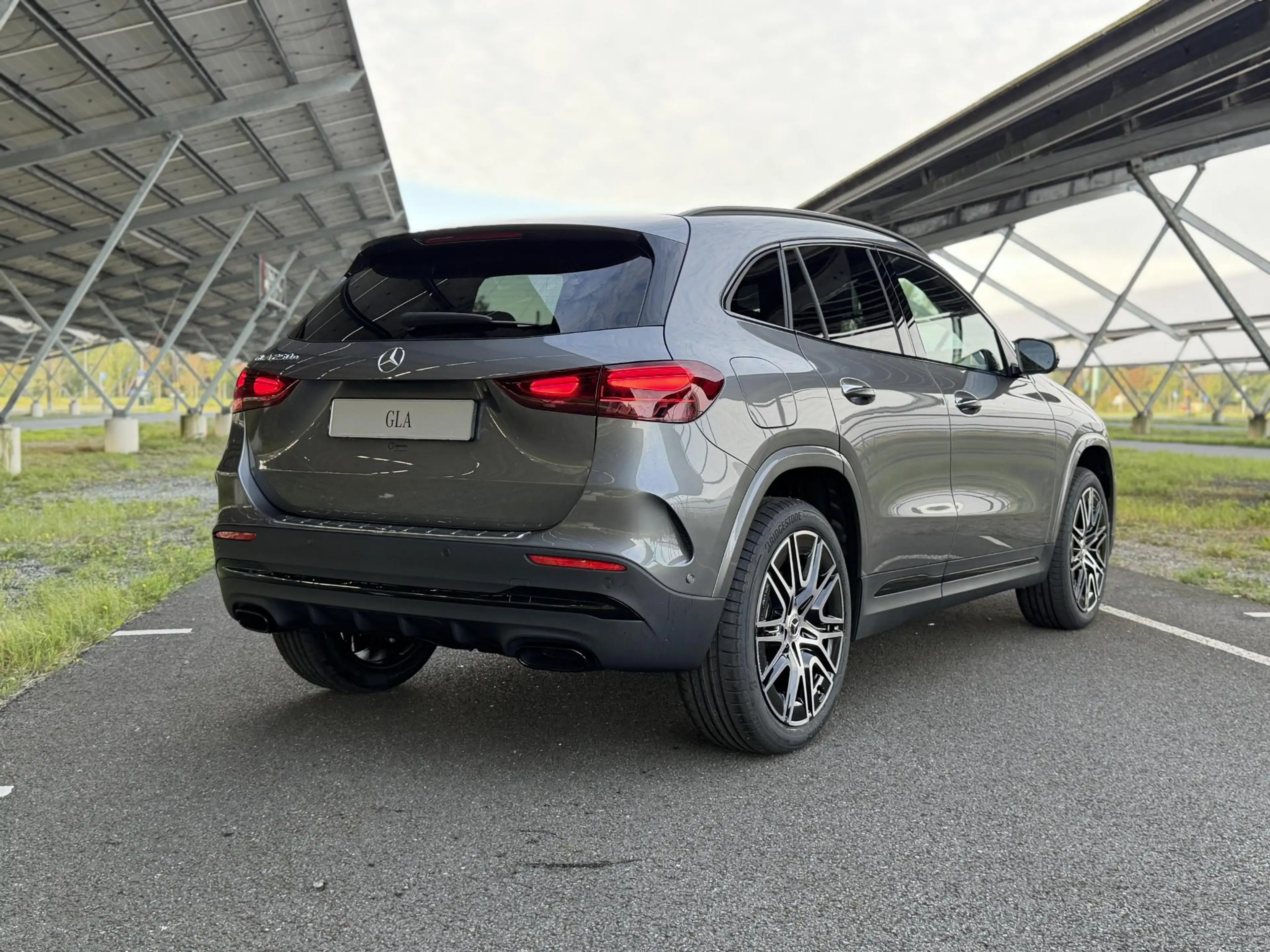 Mercedes-Benz GLA 250 e 140 Years Edition | AMG line | Night | Panoramad — photo 5