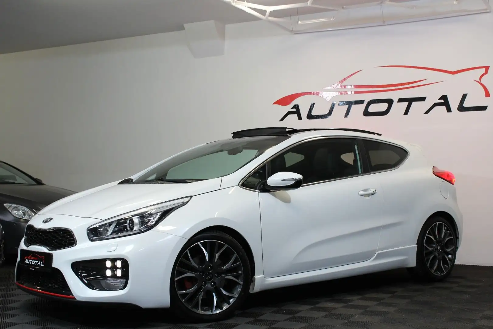 Kia Ceed / cee'd *GT*204 PS*Navi*Kamera*Spurassist.* Weiß - 2