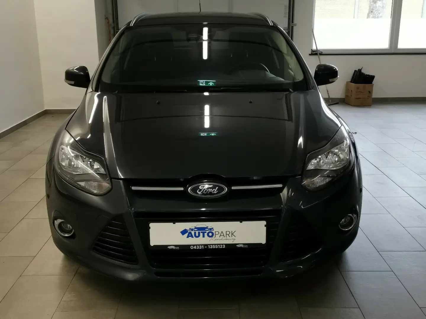 Ford Focus Turnier Titanium *Navi *Automatik *GJR Grau - 2