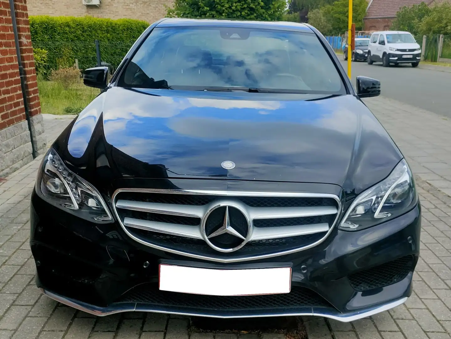 Mercedes-Benz E 220 E 220 BlueTEC 7G-Tronic "AMG line - Sport Edit." Zwart - 1