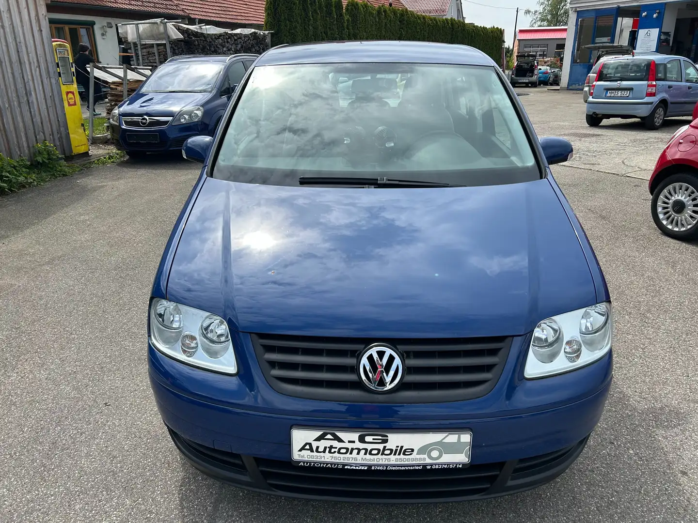 Volkswagen Touran Basis Blau - 2