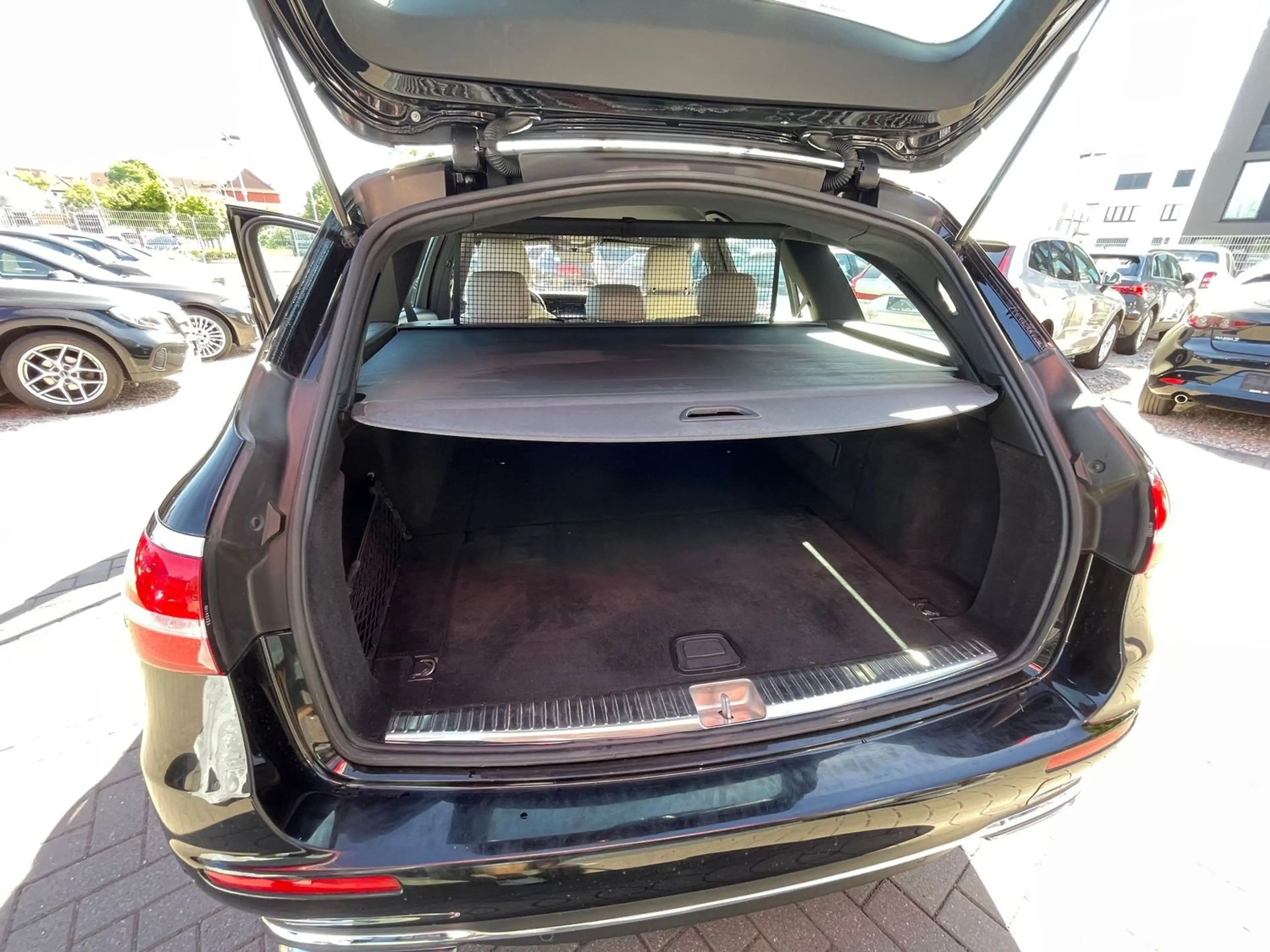 Mercedes-Benz E 350 E 350 d/DAB+/LED/SOS/Navi/Kamera/Leder/PDC — photo 6