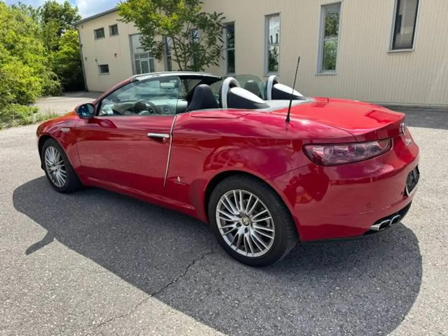 Alfa Romeo Spider Spider 2,4 JTDM Qtronic Rot - 1