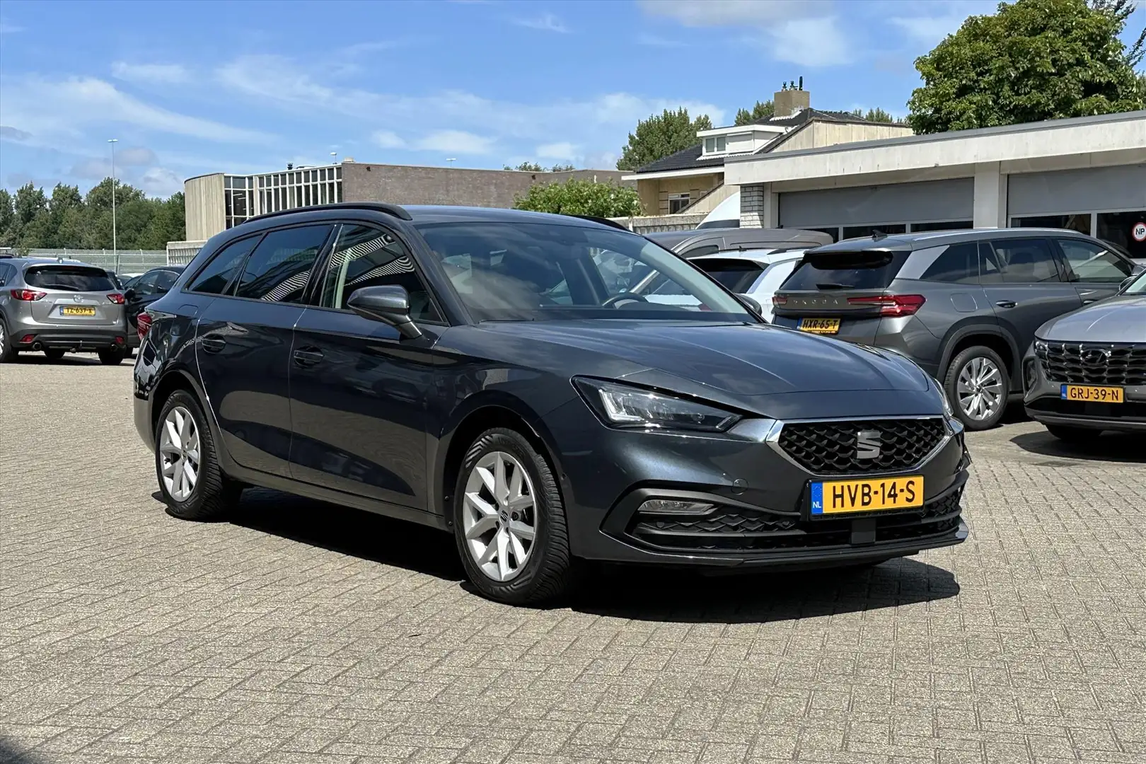 SEAT Leon Sportstourer 1.0 TSI 90pk Style Business Intense Grijs - 2