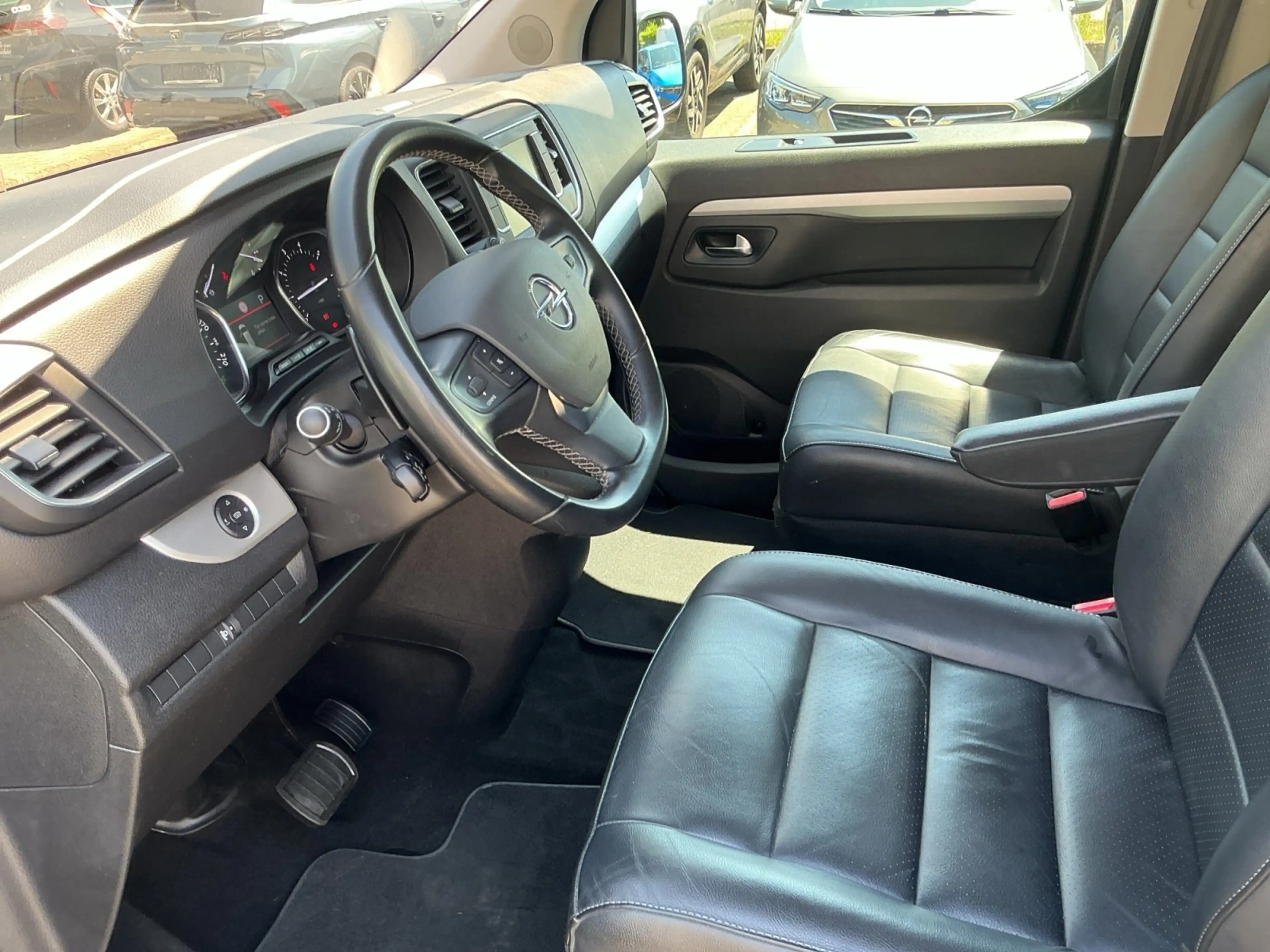 Opel Zafira Life 2.0 D Tourer M ACC+Navi+Leder — photo 11