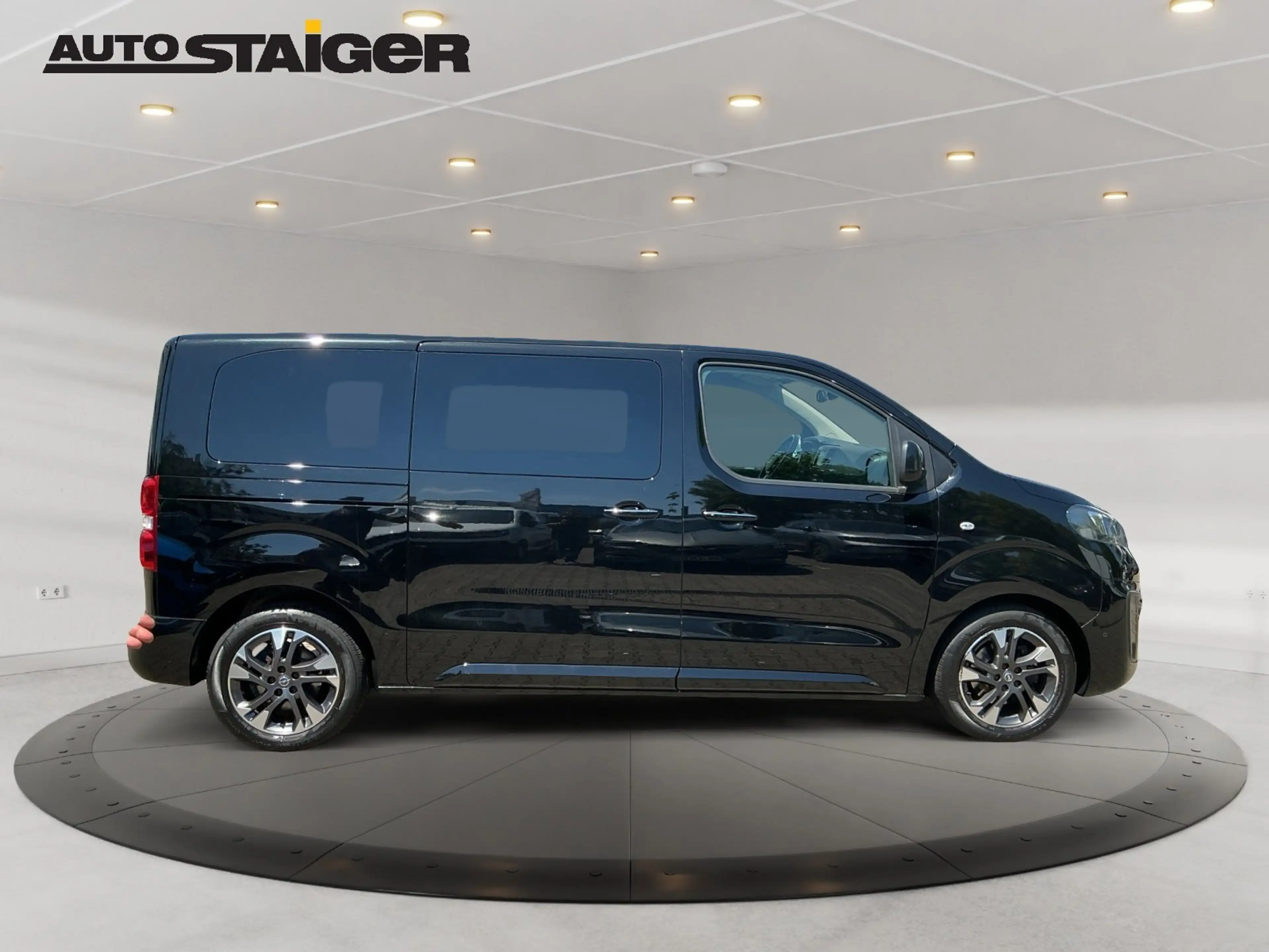 Opel Zafira Life 2.0 D Tourer M ACC+Navi+Leder — photo 4