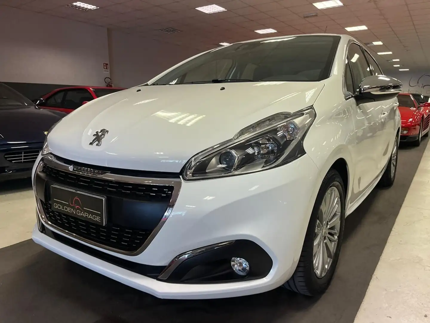 Peugeot 208 PureTech 82 5 porte Allure Weiß - 2