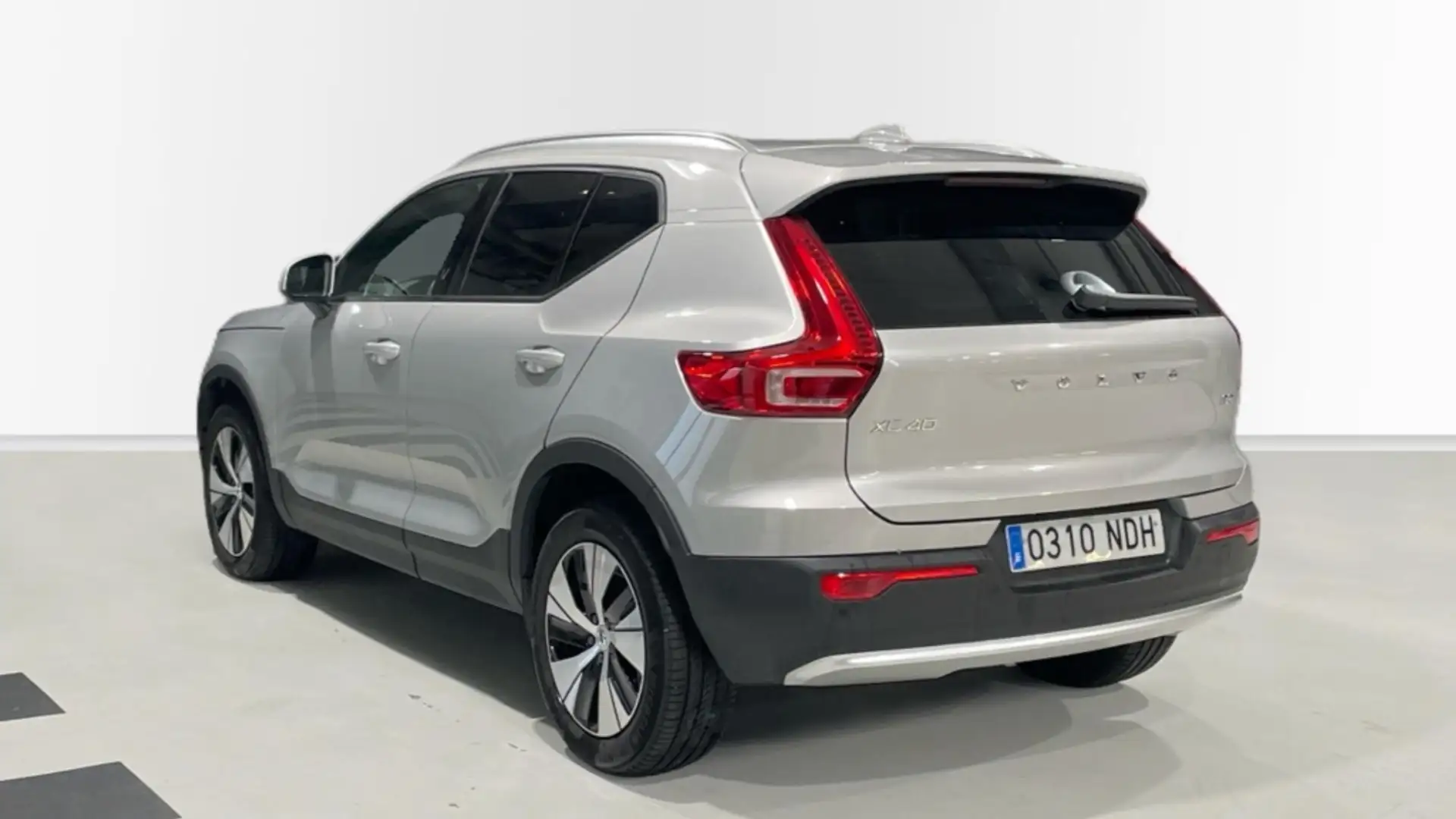 Volvo XC40 2.0 B3 CORE AUTO 5P - 2