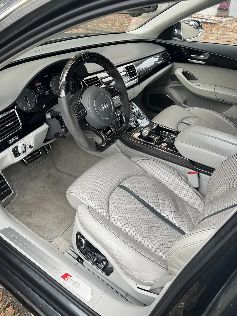 Audi S8 4.0 TFSI Серый - 1