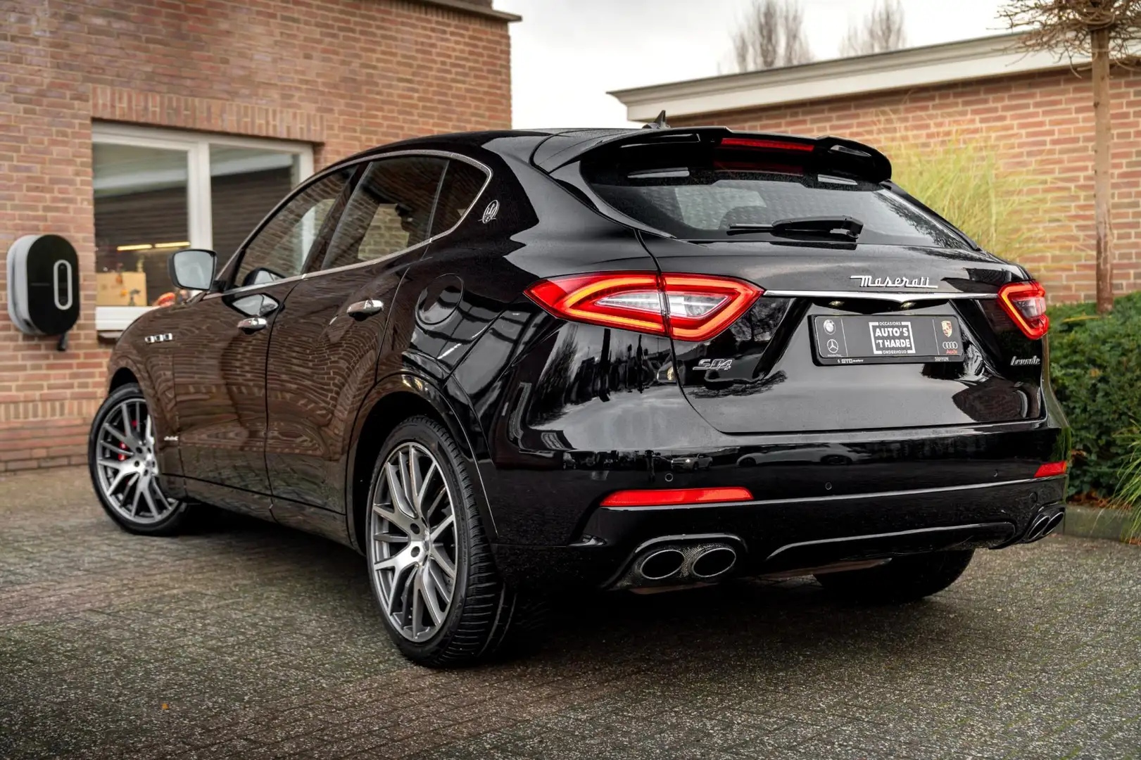 Maserati Levante 3.0 V6 S TwinTurbo AWD GranSport 430 PK Leder Luch Zwart - 2