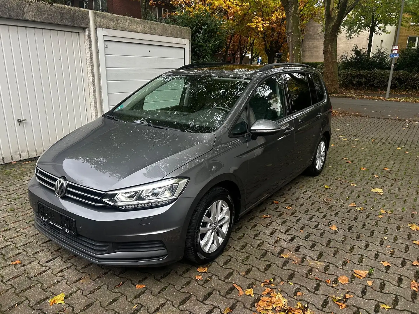 Volkswagen Touran 1.4 TSI Automatik,Navi,Pano,LED,PDC Gris - 1