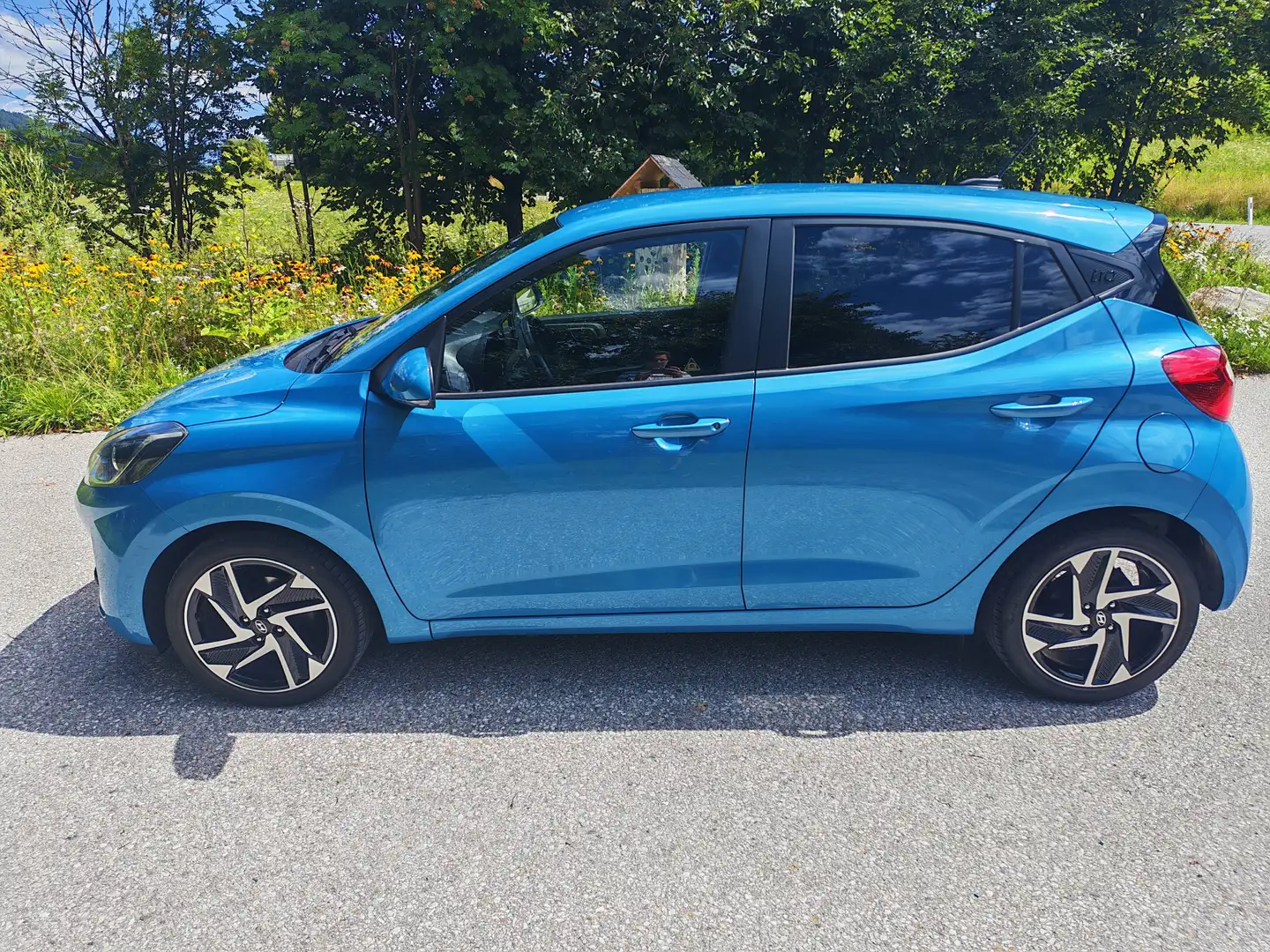 Hyundai i10 1,2 Feel Good Automatik Blau - 1