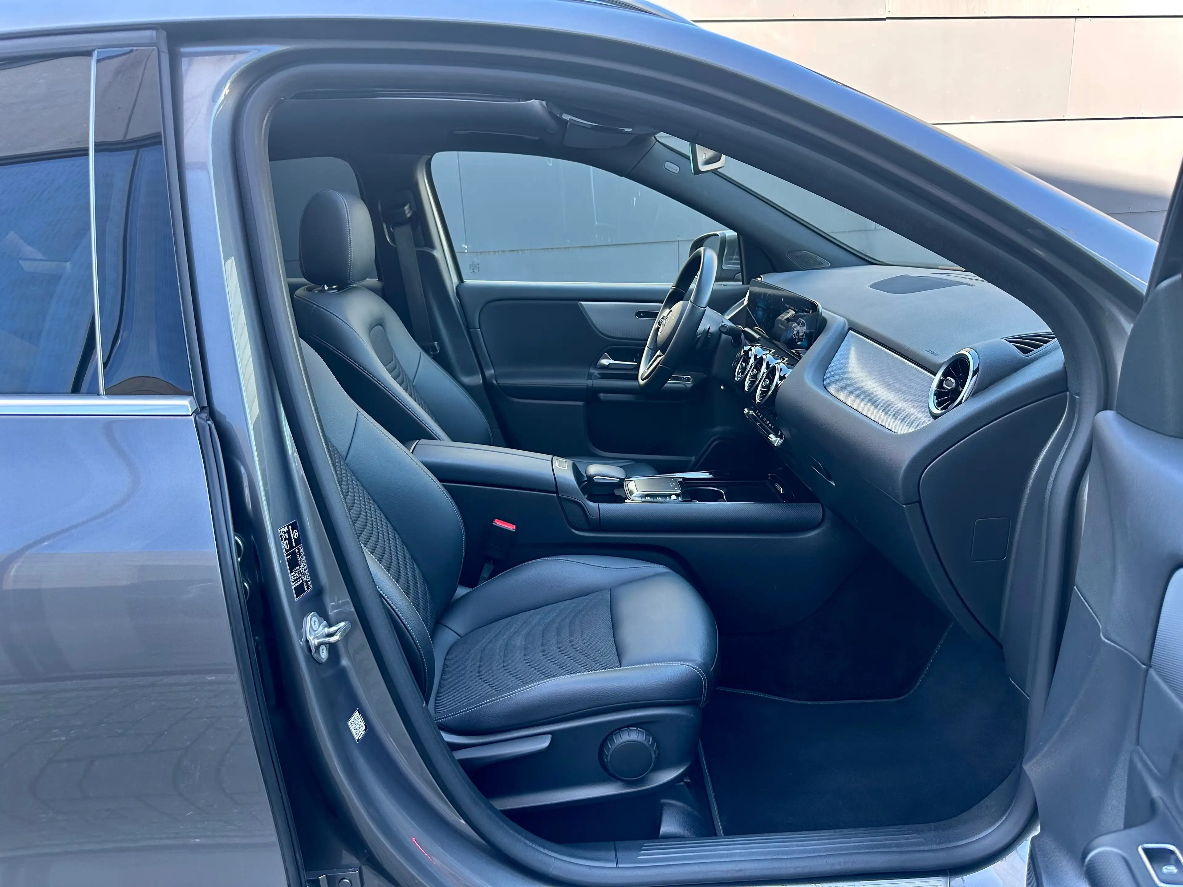 Mercedes-Benz GLA 180 GLA 180  PANO/ALUS19/LED — photo 11
