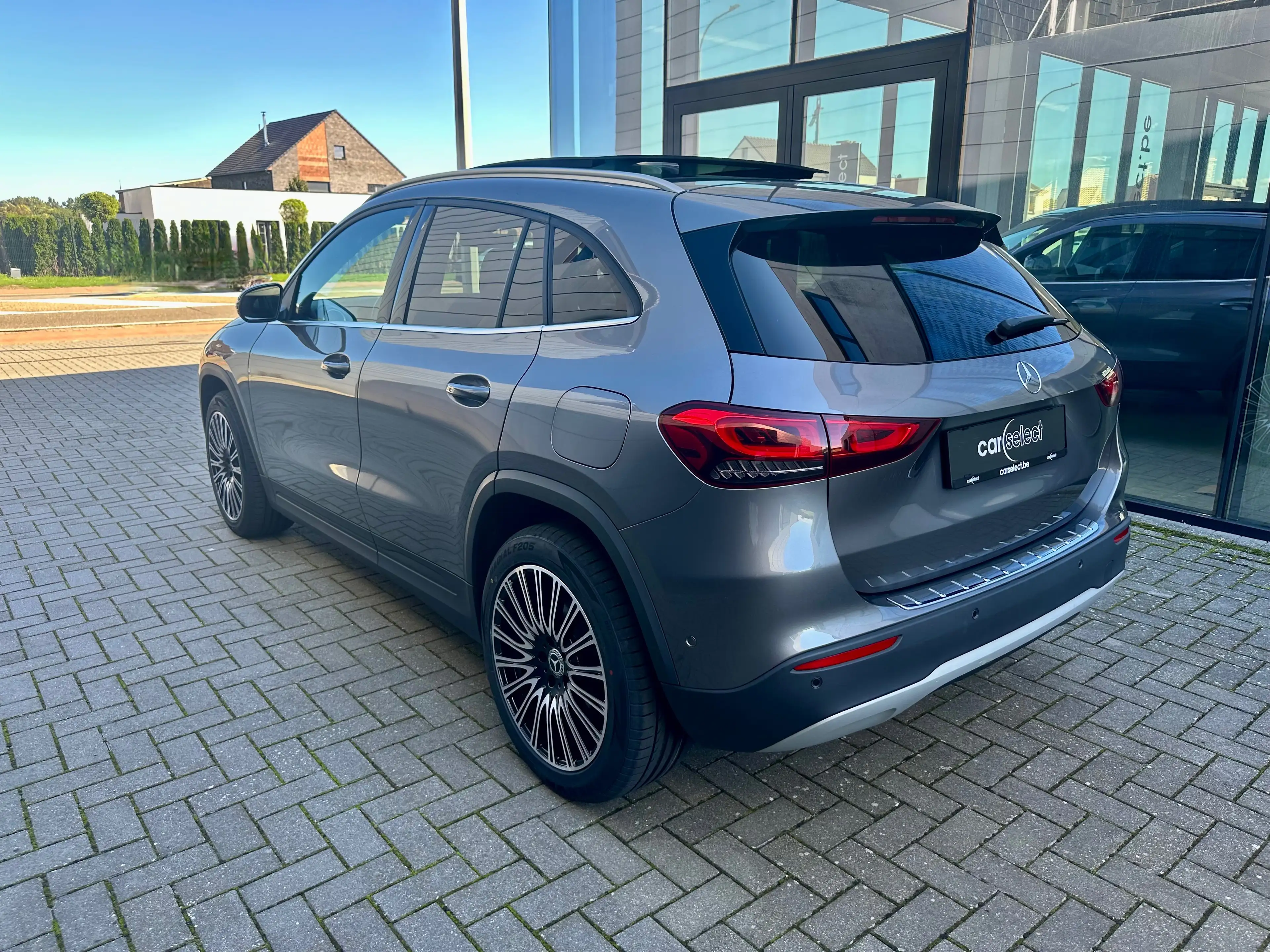 Mercedes-Benz GLA 180 GLA 180  PANO/ALUS19/LED — photo 2