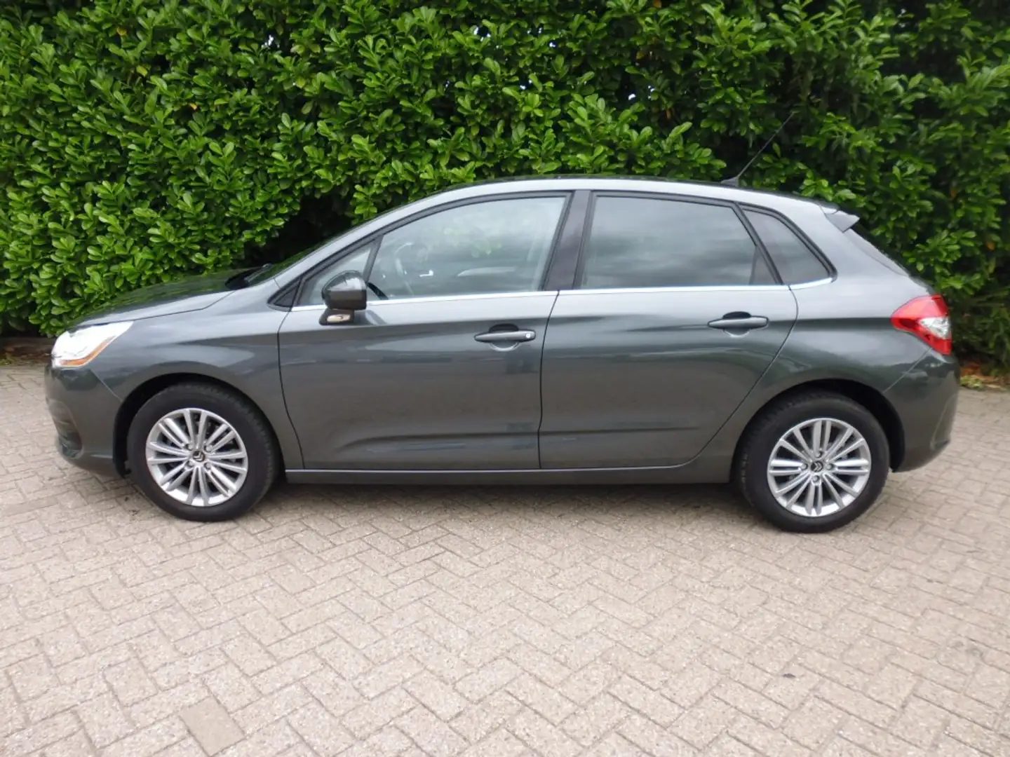 Citroen C4 1.6 VTi 120 pk Collection CRUISE NAVI LMV Grijs - 2