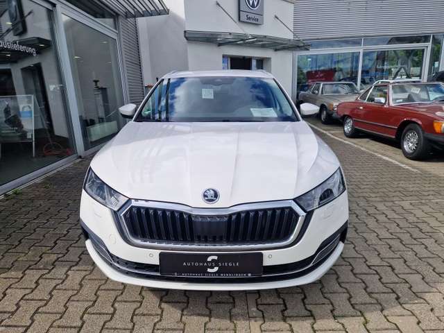 Skoda Octavia Combi 2.0 TDI First Edition AHK Navi ACC LED Kamer