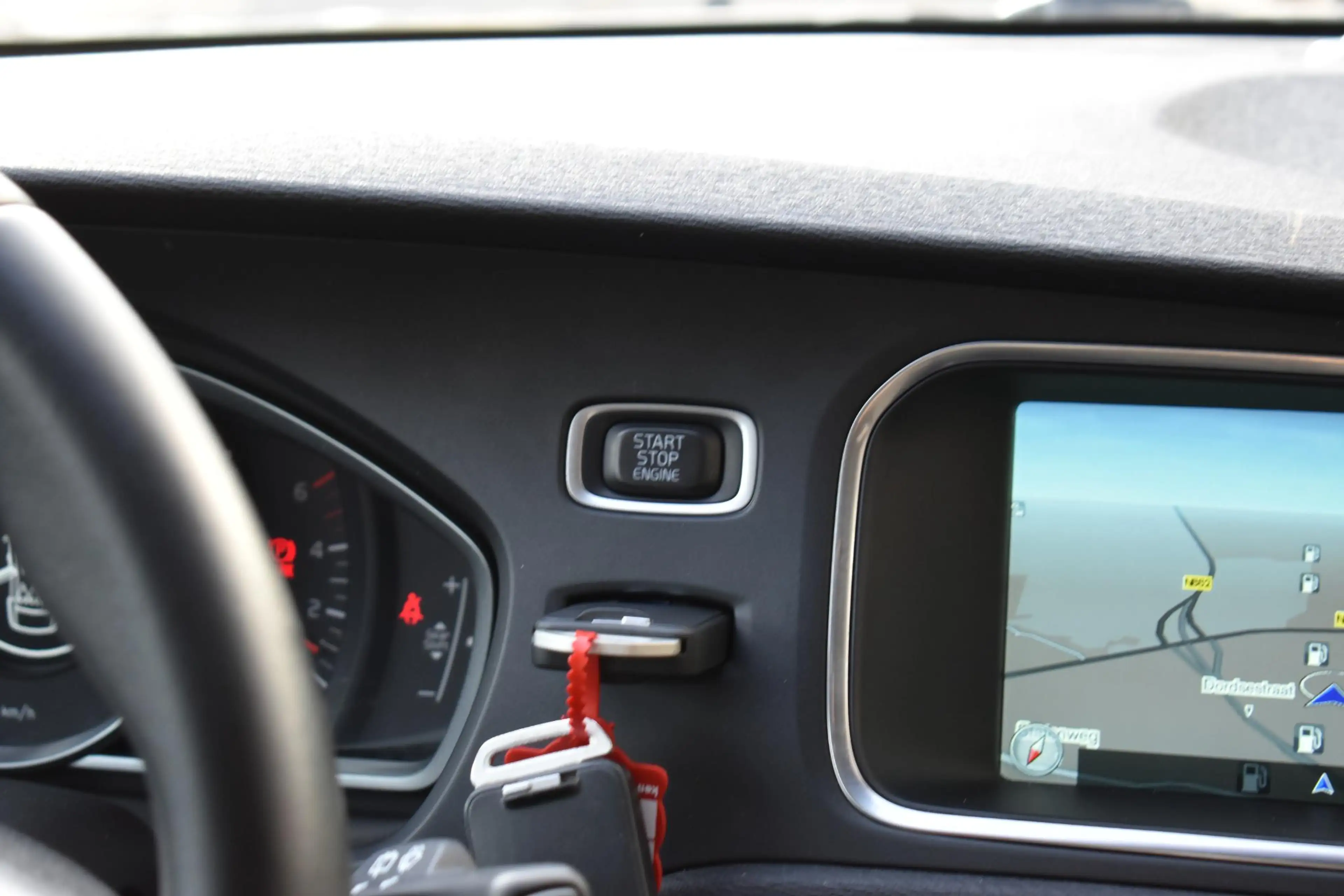 Volvo V40 2.0 D2 ECC LMV NAVI CRUISE — photo 24