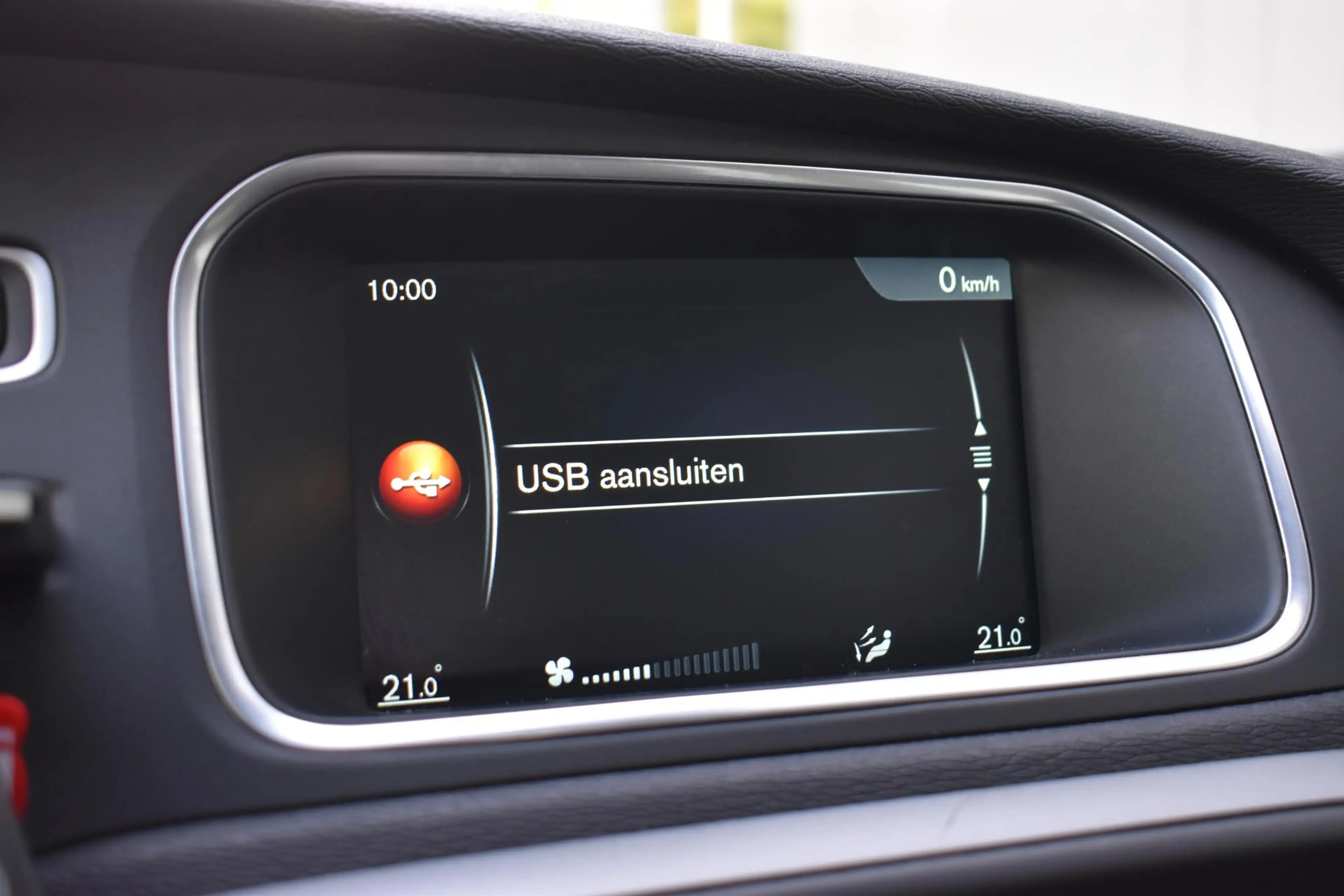 Volvo V40 2.0 D2 ECC LMV NAVI CRUISE — photo 28