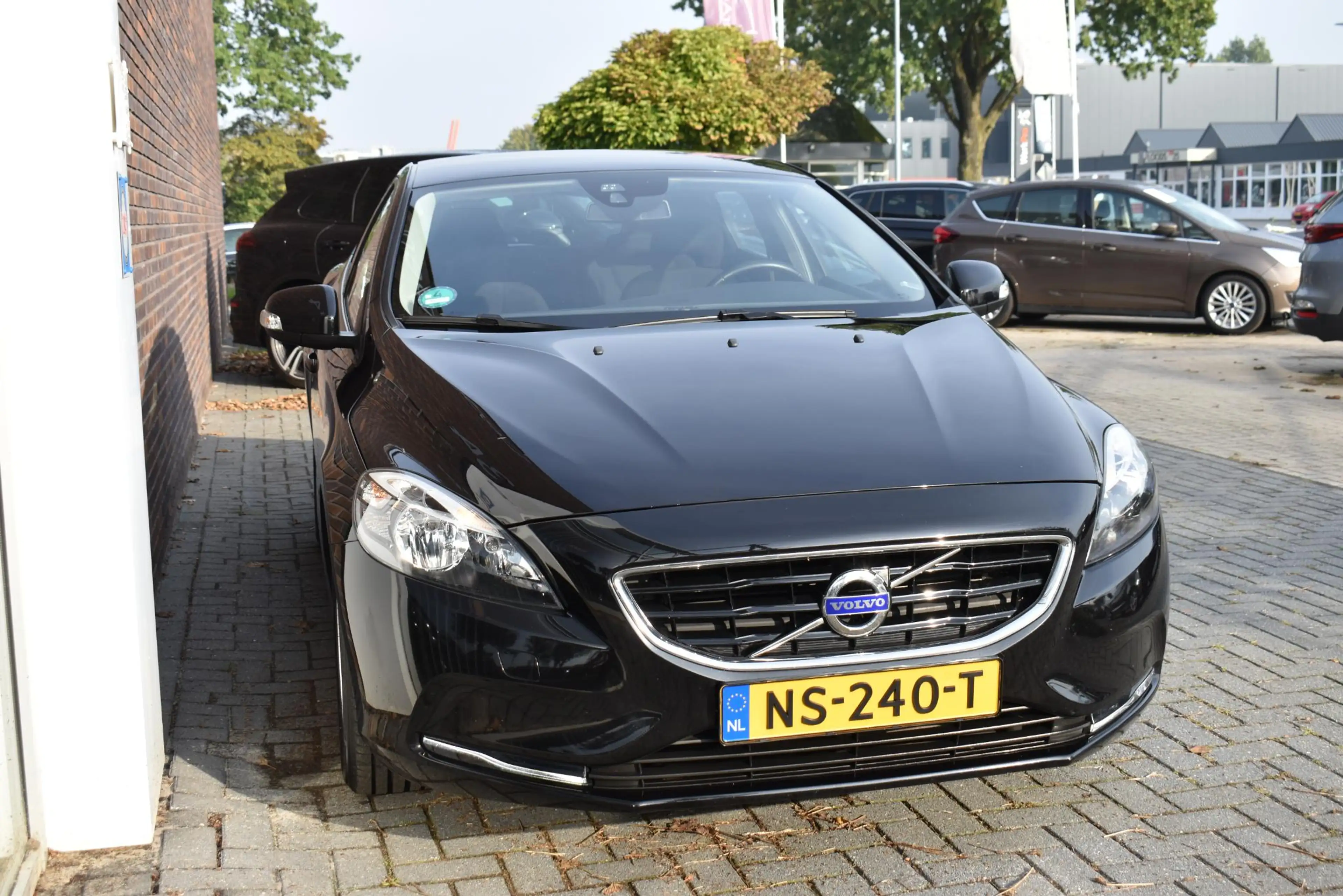 Volvo V40 2.0 D2 ECC LMV NAVI CRUISE — photo 10