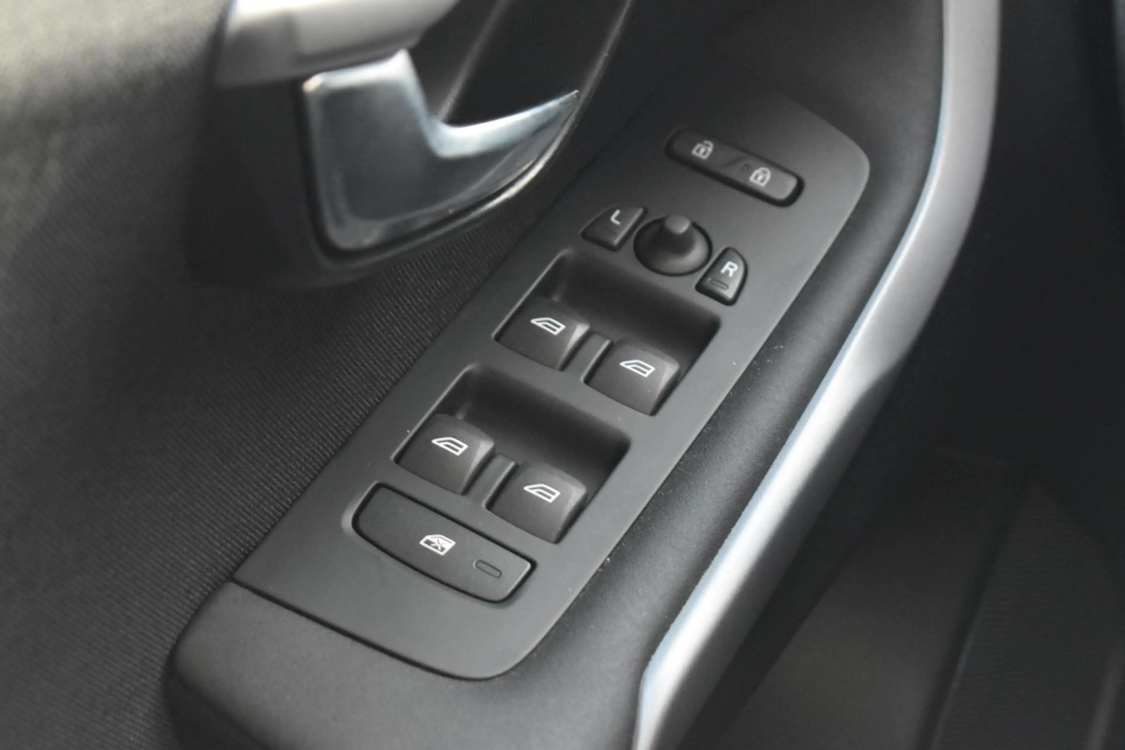 Volvo V40 2.0 D2 ECC LMV NAVI CRUISE — photo 23