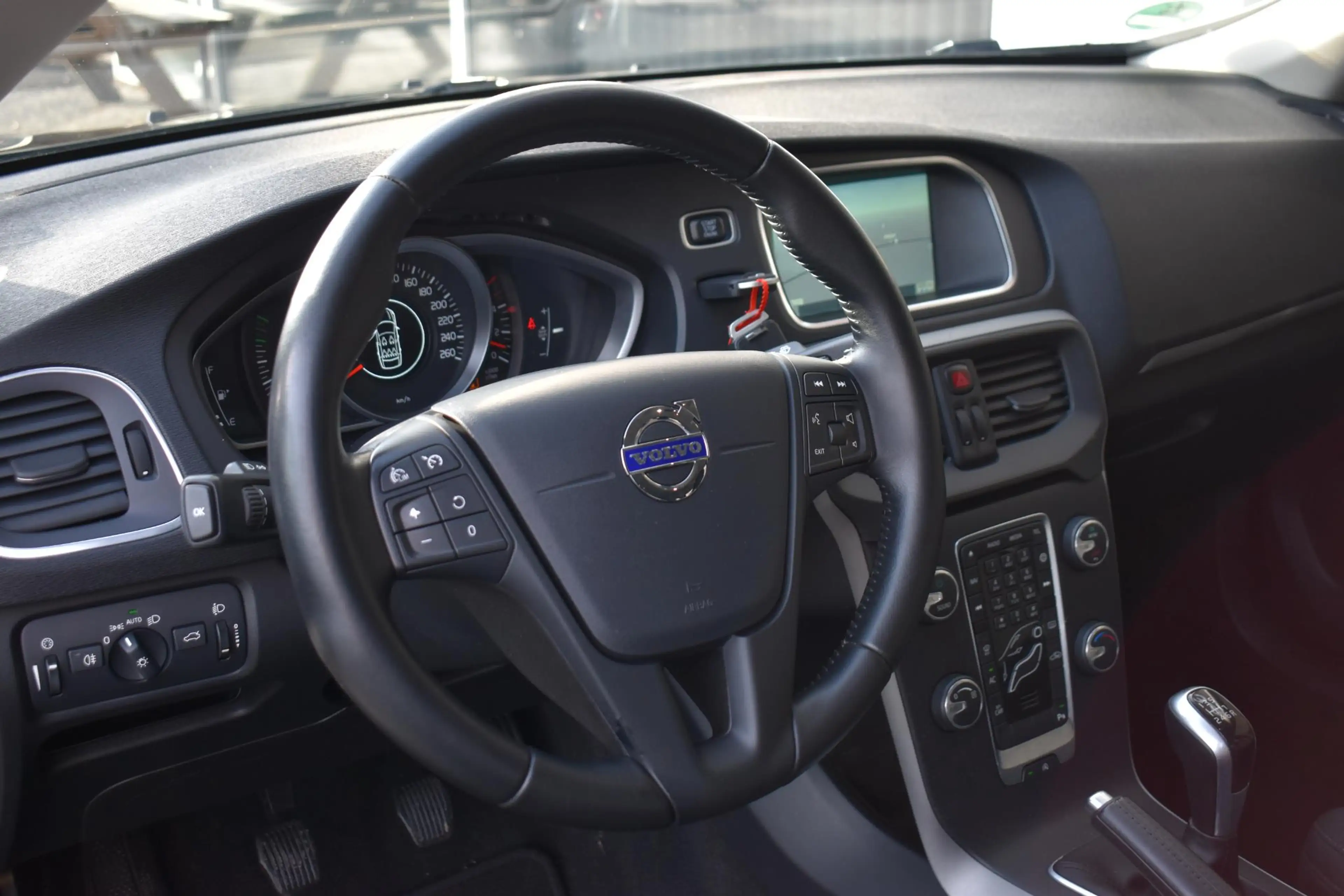 Volvo V40 2.0 D2 ECC LMV NAVI CRUISE — photo 4