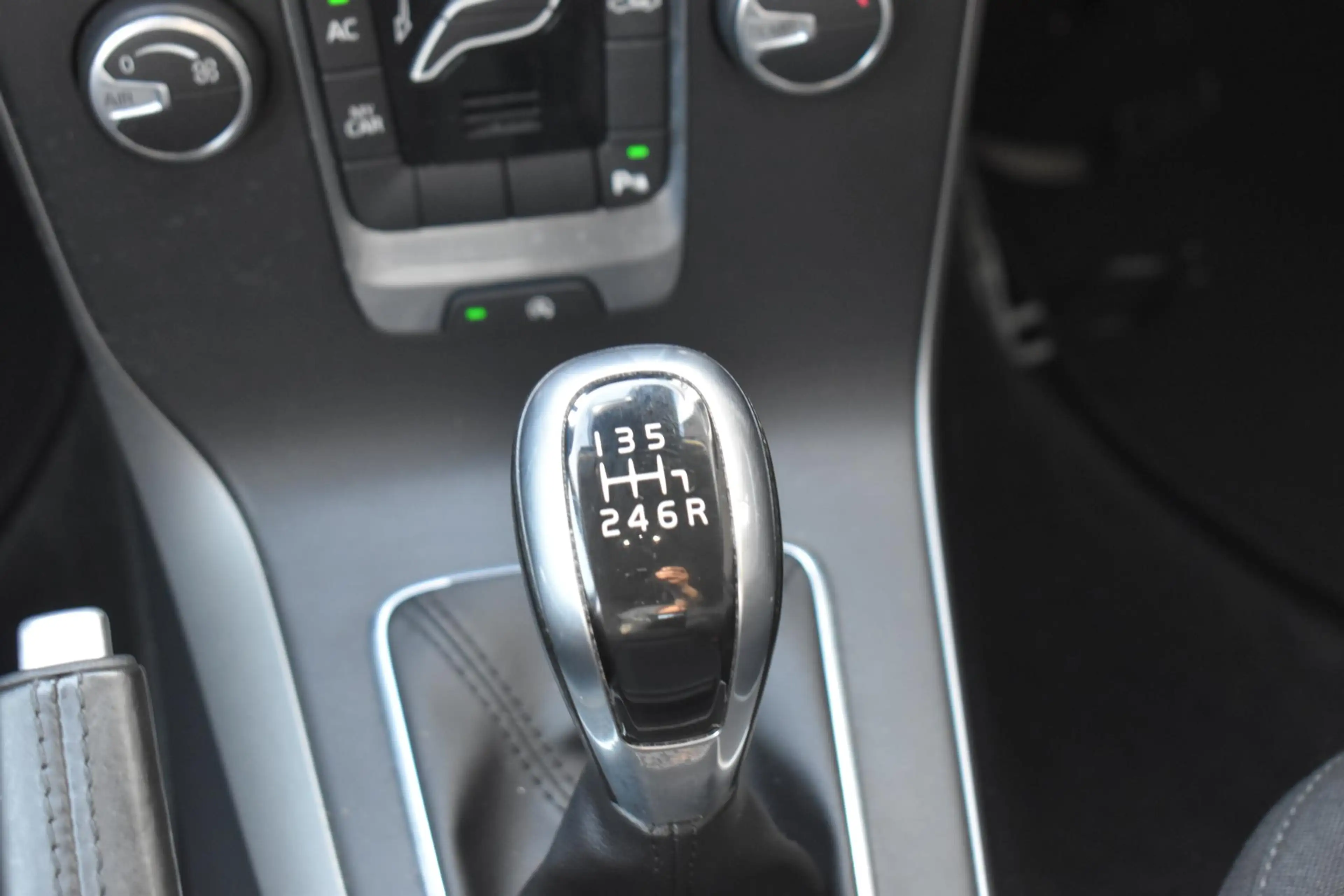 Volvo V40 2.0 D2 ECC LMV NAVI CRUISE — photo 22