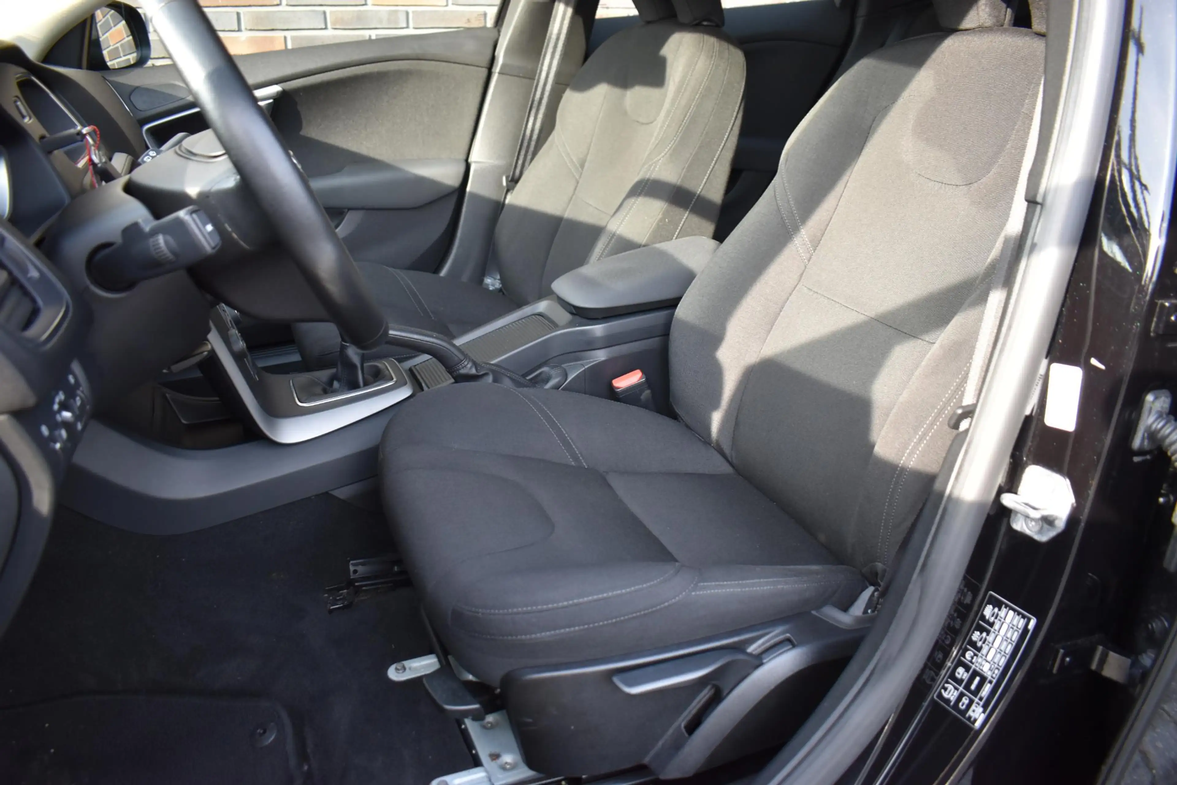 Volvo V40 2.0 D2 ECC LMV NAVI CRUISE — photo 6
