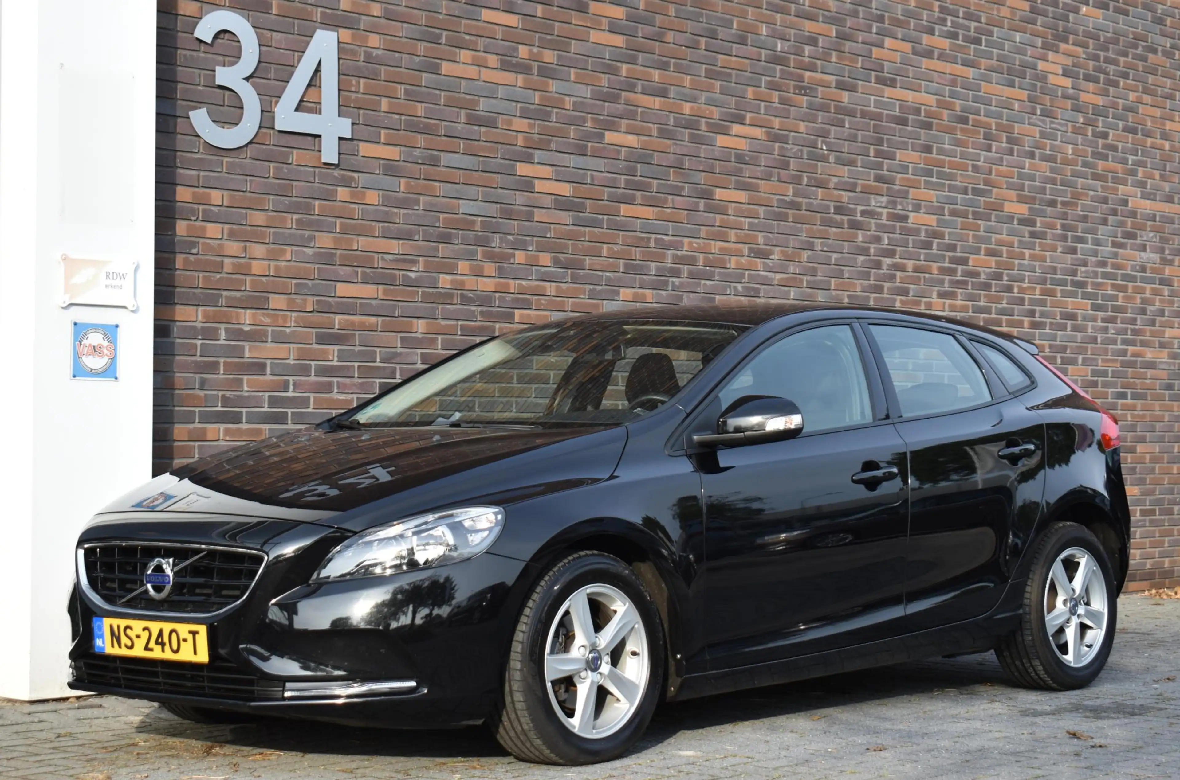 Volvo V40 2.0 D2 ECC LMV NAVI CRUISE — photo 3