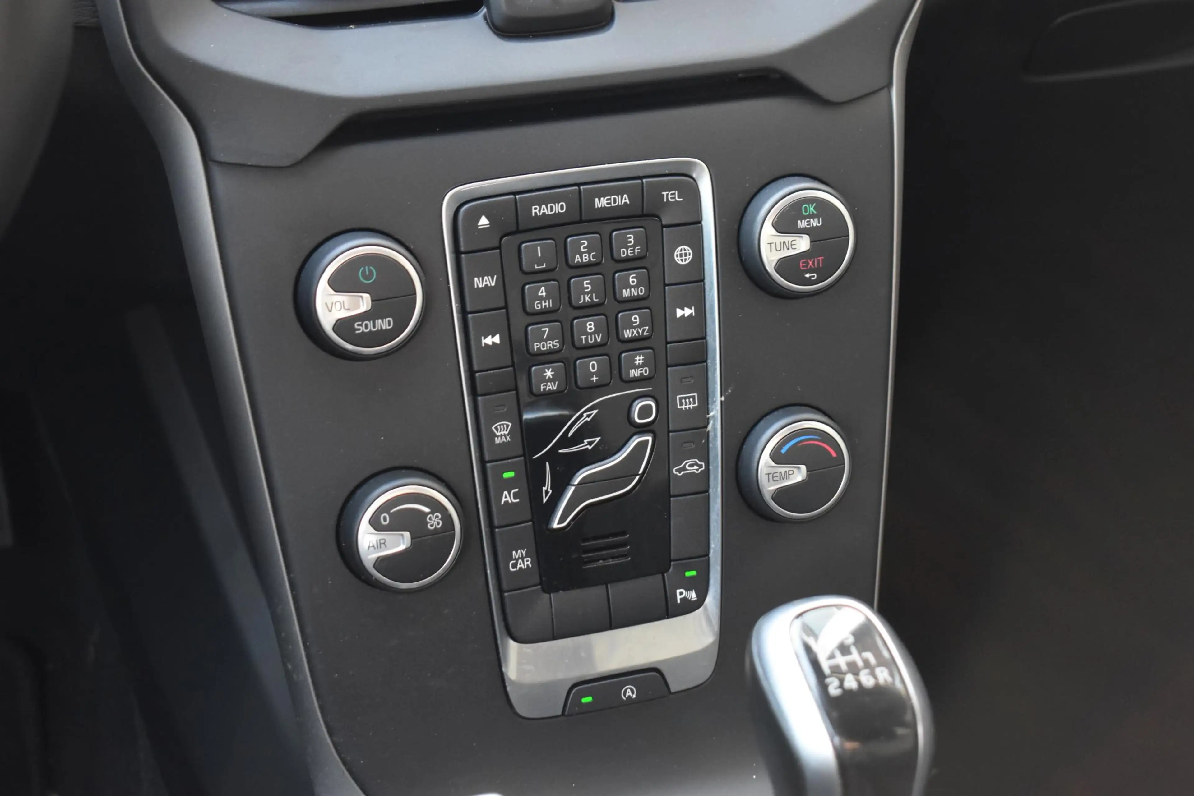 Volvo V40 2.0 D2 ECC LMV NAVI CRUISE — photo 21