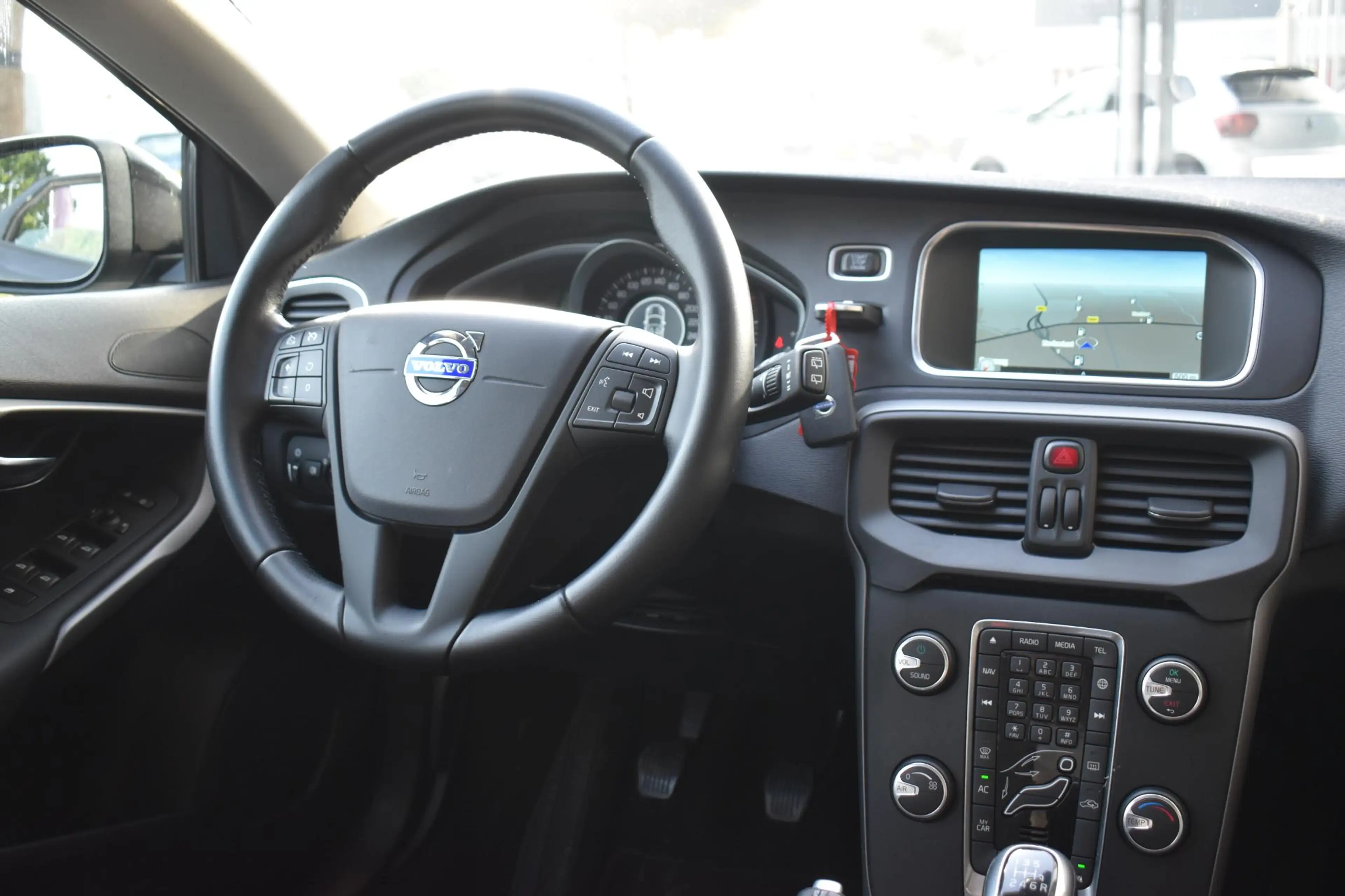 Volvo V40 2.0 D2 ECC LMV NAVI CRUISE — photo 18